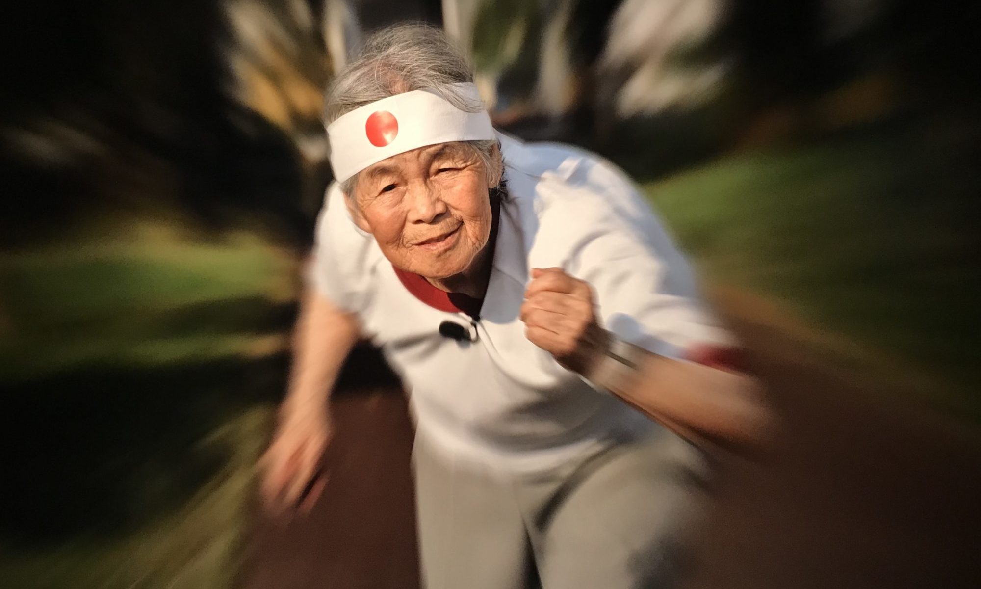 Essa avó japonesa de 90 anos adora se fotografar em situações irreverentes!