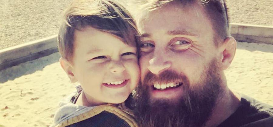 Após perder filho de 3 anos, homem escreve 10 regras para todo pai seguir