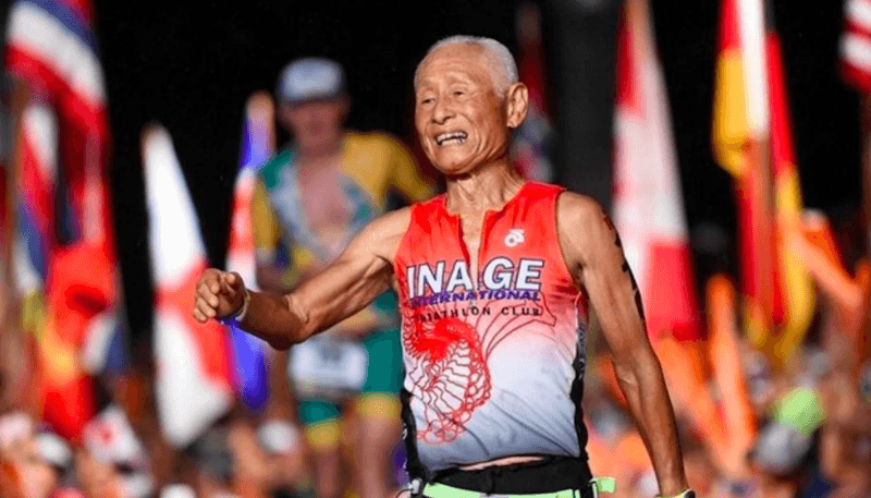 Japonês de 85 anos faz história e termina prova “ironman”