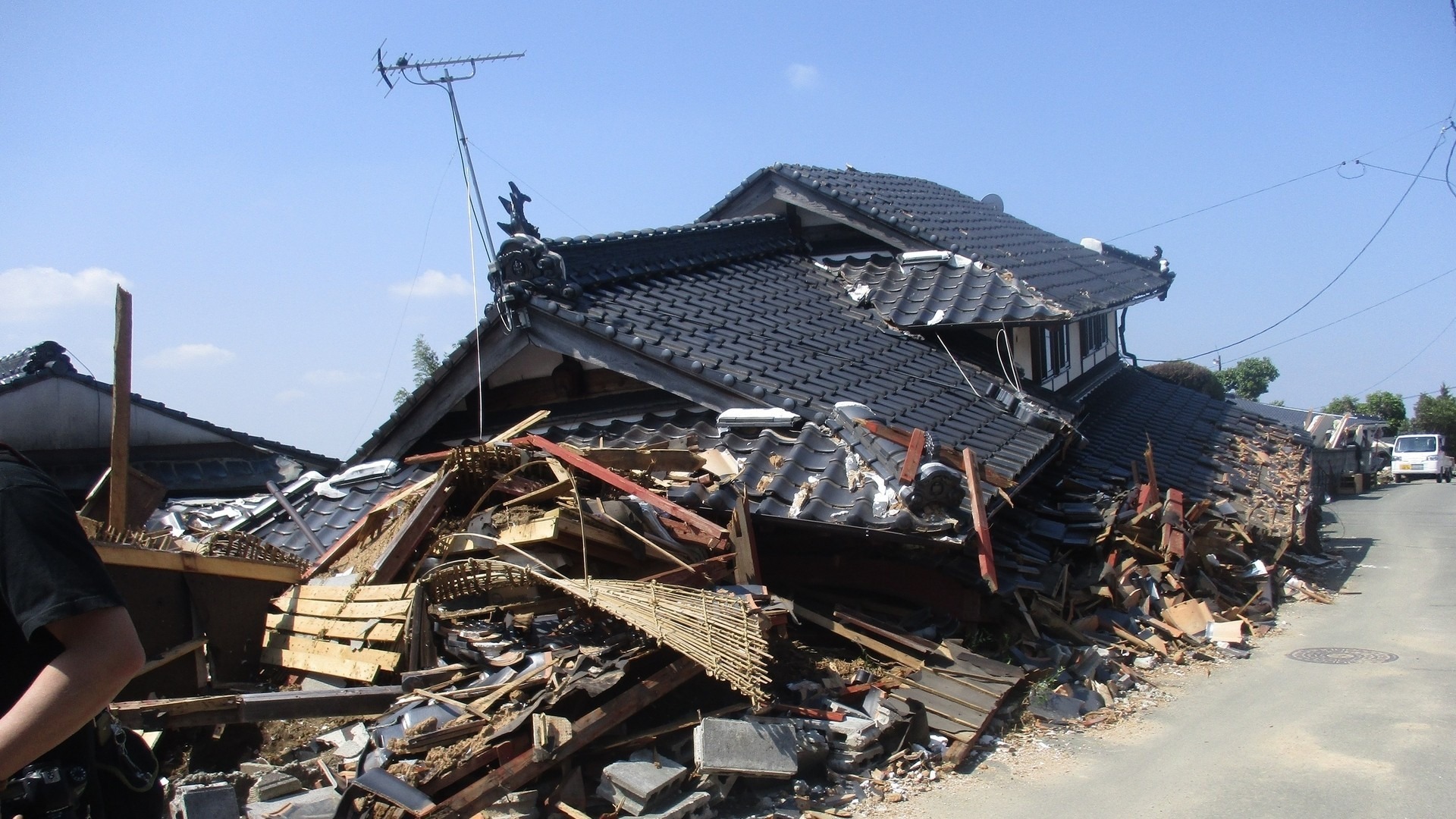 Fabricante japonesa de equipamento antiterremoto vai revelar nomes de edifícios afetados por falsificação de dados