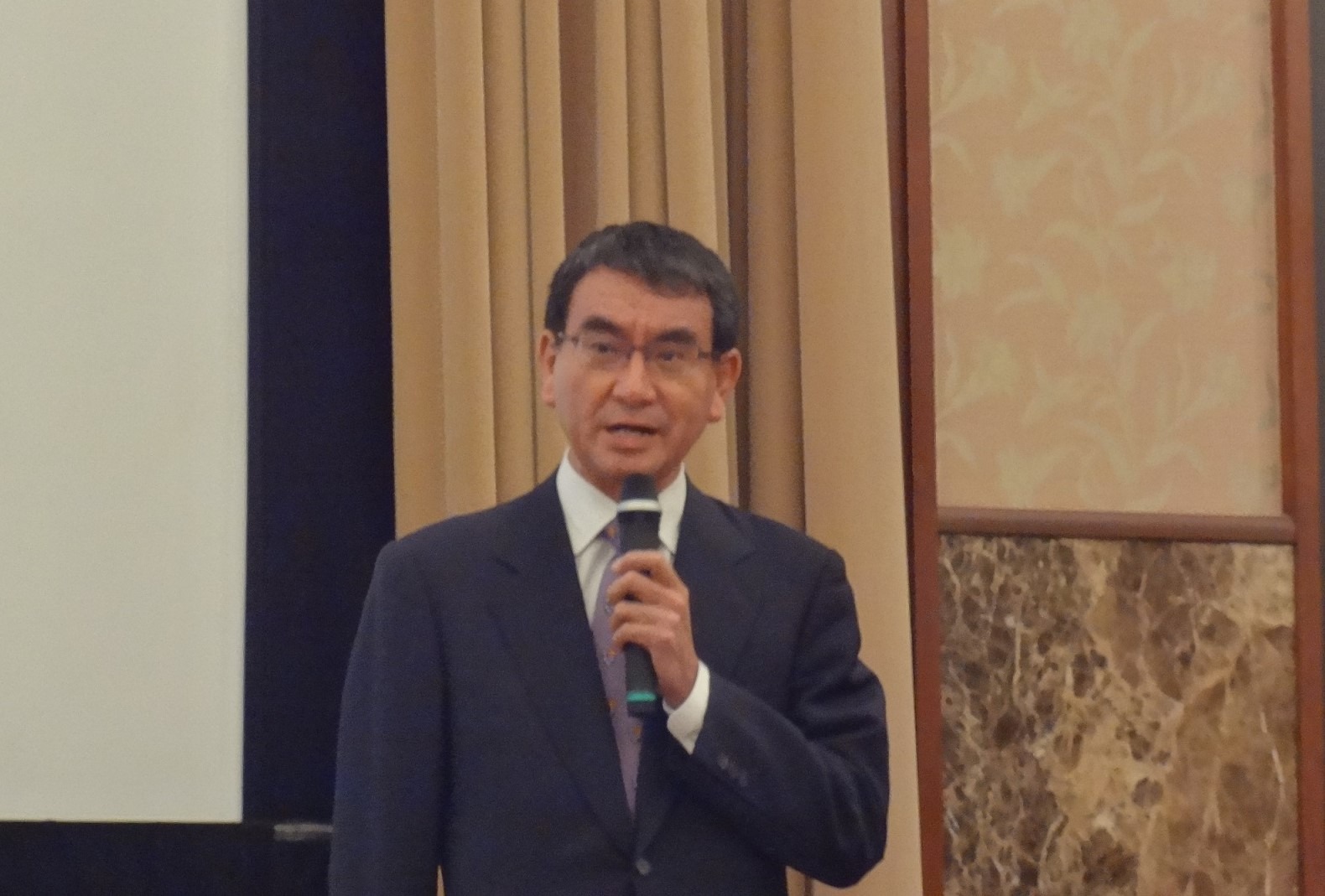 Chanceler japonês enfatiza determinação de promover desenvolvimento do Ártico