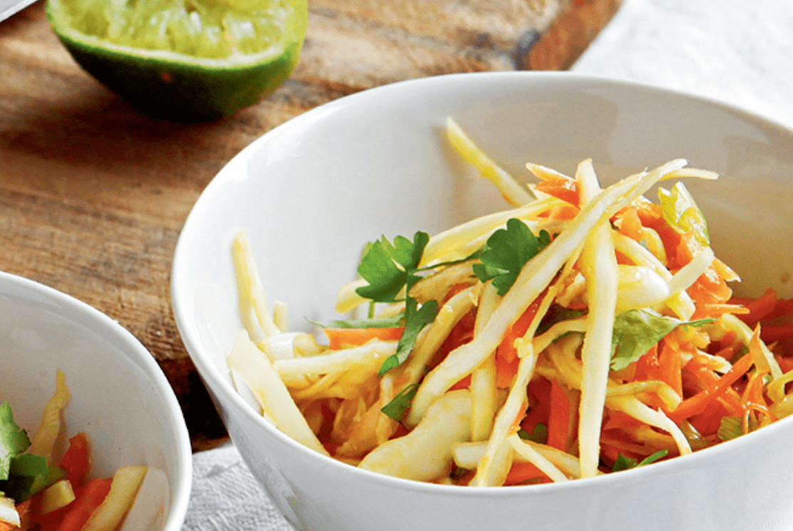 Salada asiática de macarrão