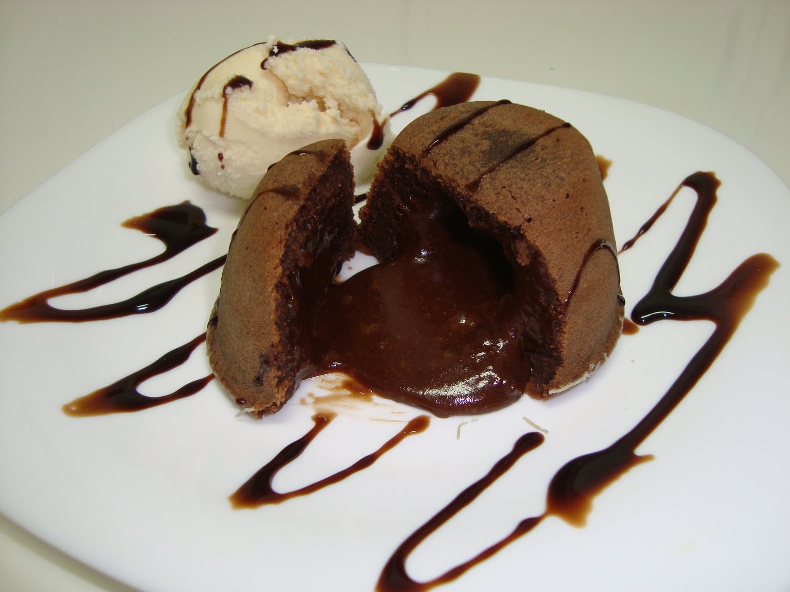 Receita de Petit Gateau saudável e super fácil de fazer