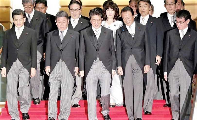 Premiê do Japão nomeia apenas uma mulher em seu novo gabinete