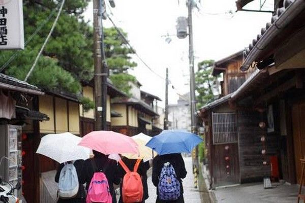 10 maneiras de aproveitar um dia chuvoso no Japão!