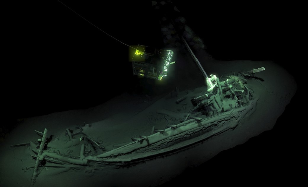 Acharam navio de 2,4 mil anos totalmente preservado no fundo do Mar Negro