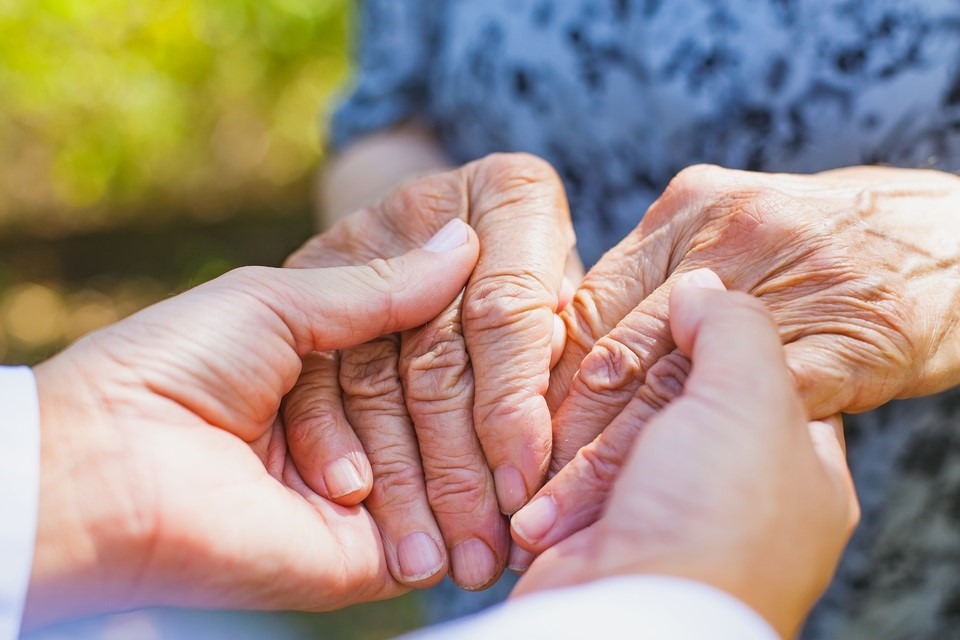 Nova pesquisa sugere que Alzheimer pode ser detectado por exame de sangue