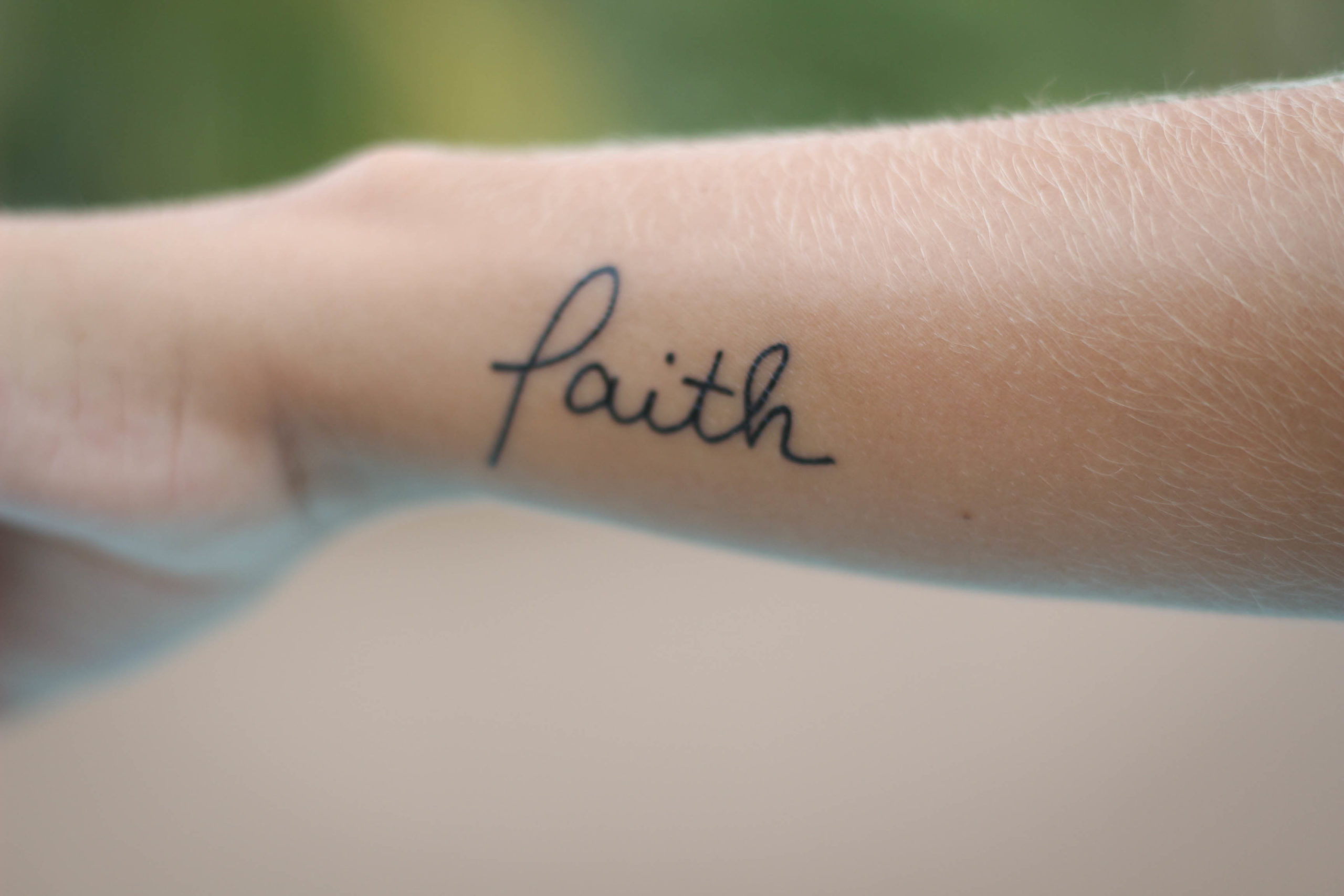 Adesivo para esconder tatuagem