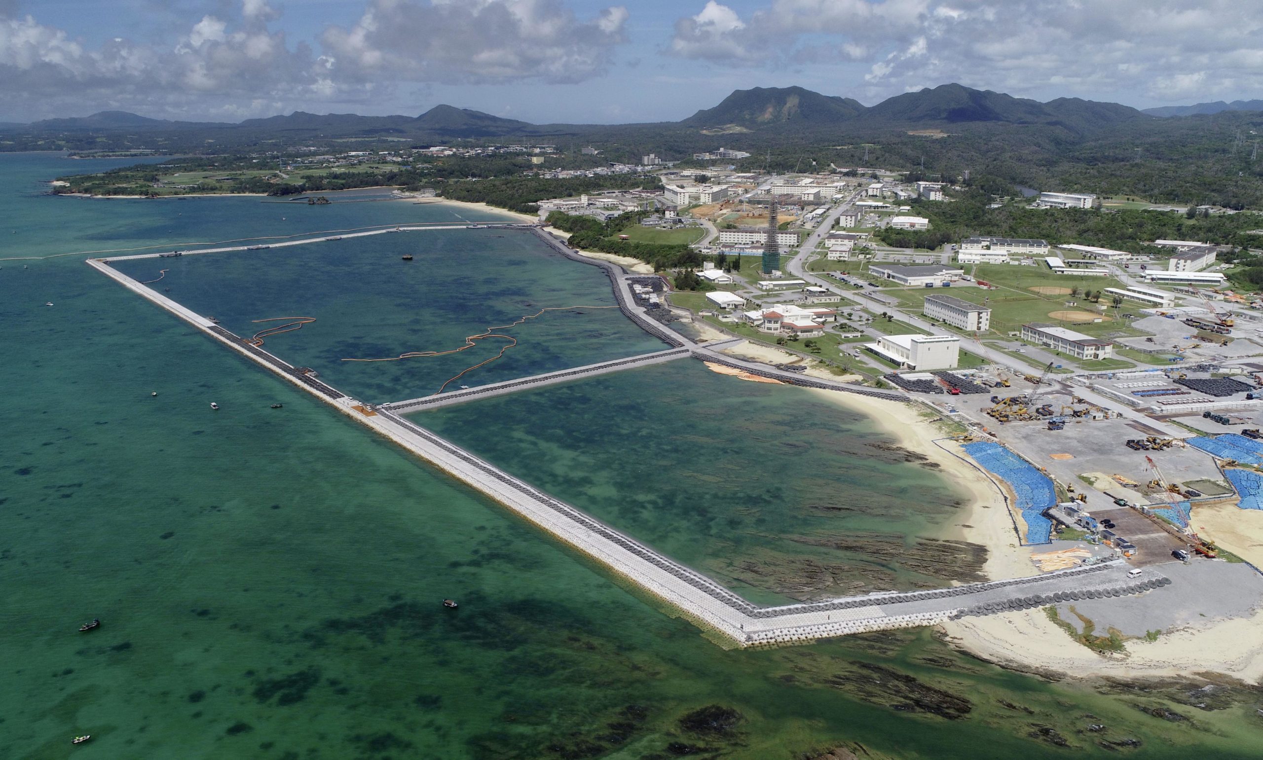 Ministério da Defesa dá permissão para a construção de aterro em Okinawa