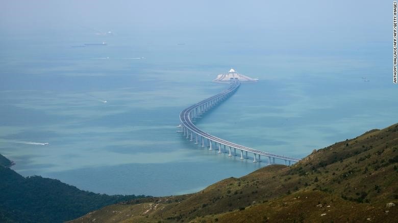 Maior ponte marítima do mundo é inaugurada na China – E reacende polêmica