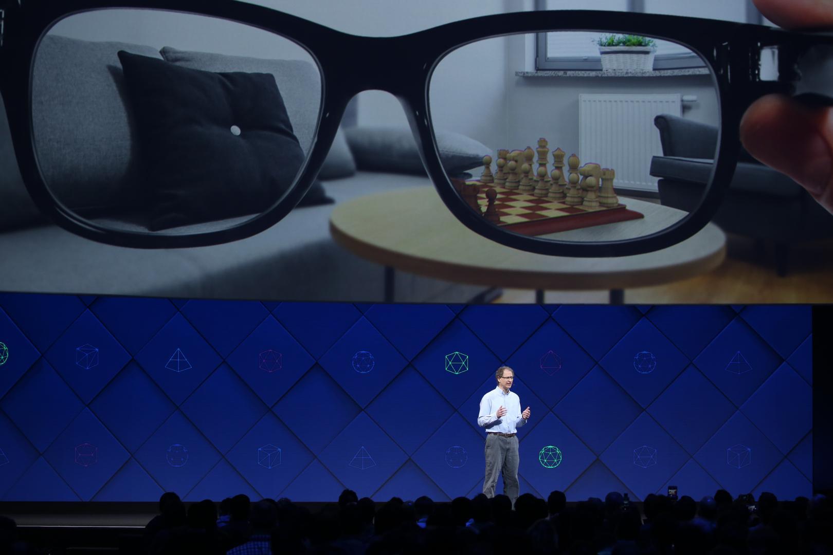 Facebook revela estar trabalhando em óculos de realidade aumentada