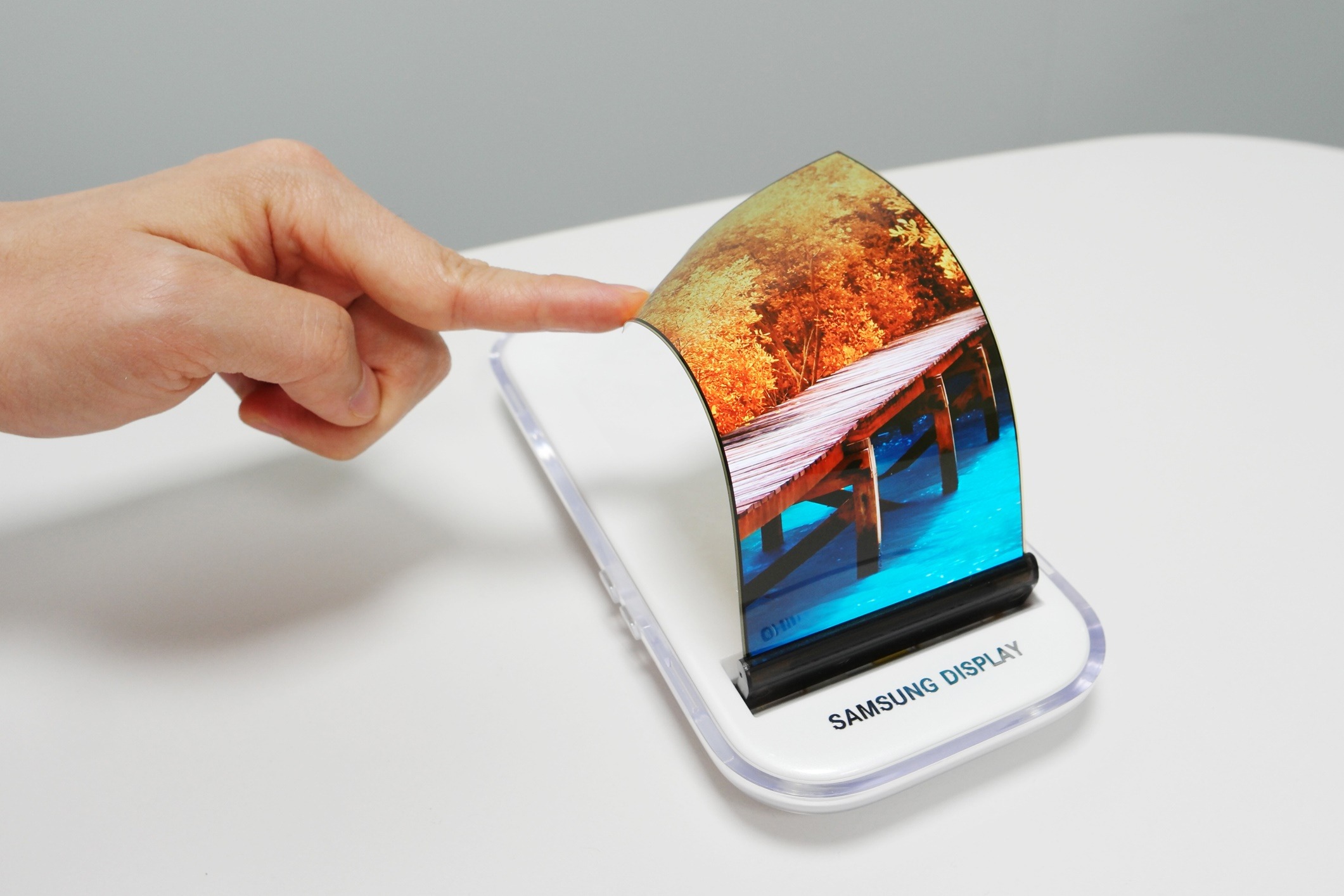 Samsung confirma lançamento de smartphone dobrável para 2019