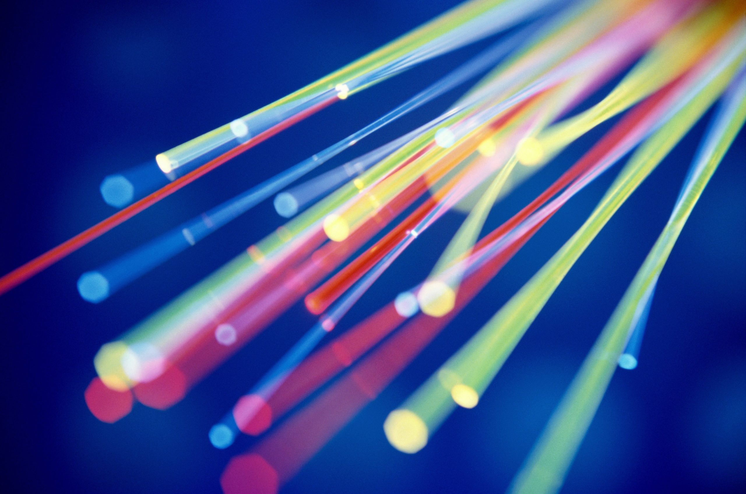 Pesquisadores descobrem forma de acelerar o envio de dados via fibra ótica
