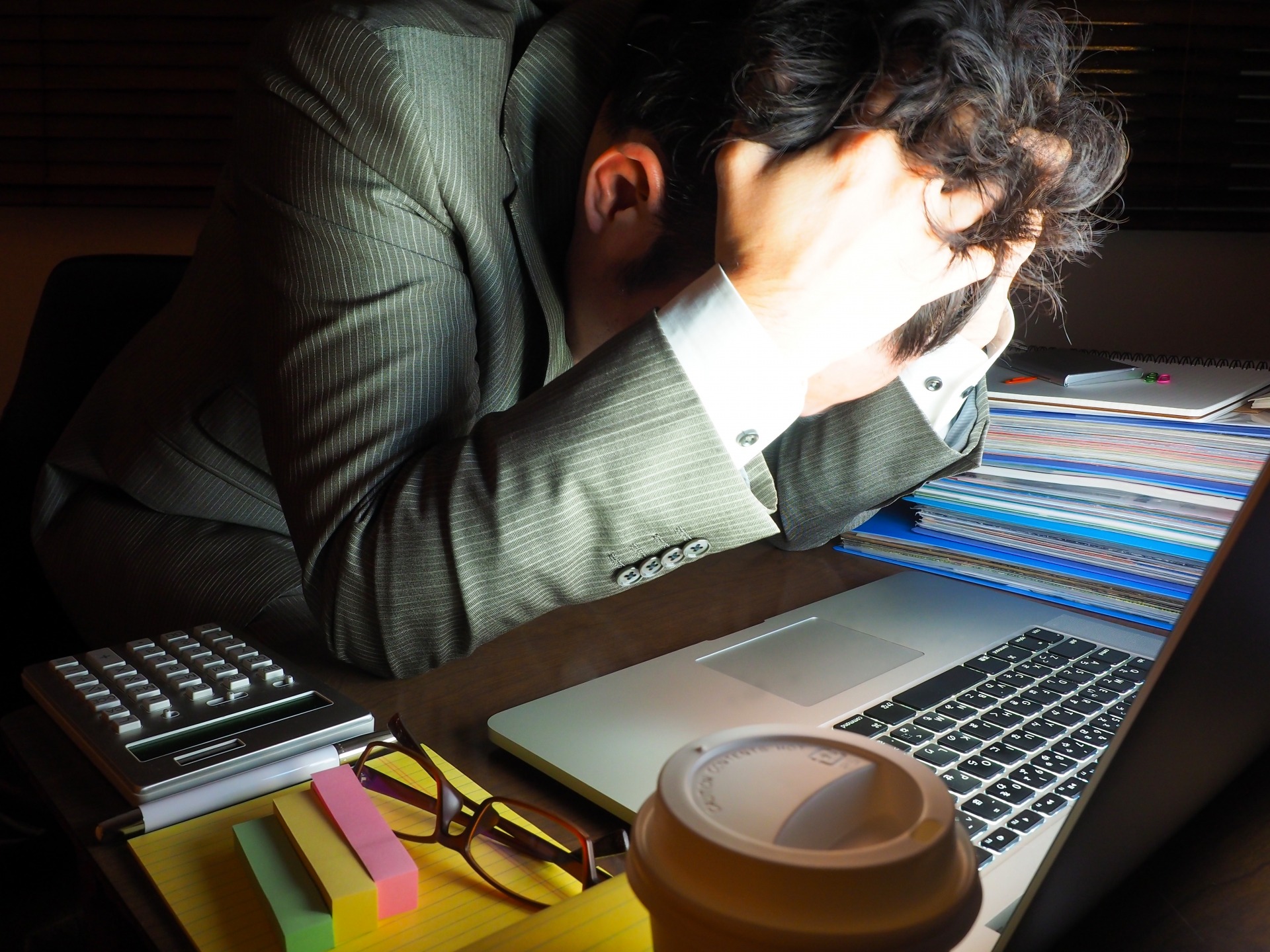 Ministério no Japão faz aconselhamento por telefone para prevenir casos de morte por excesso de trabalho