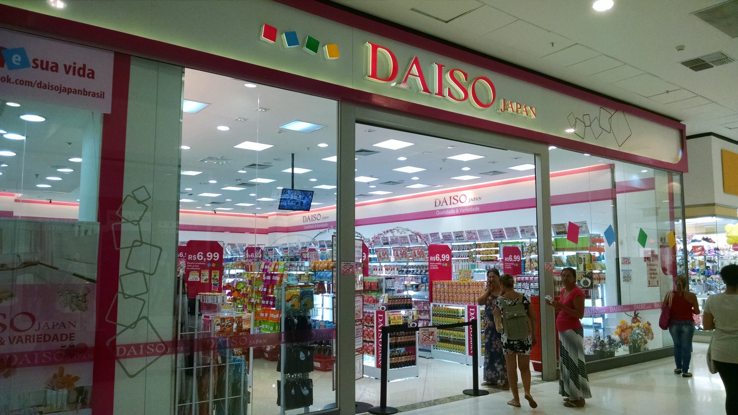 Curitiba ganha primeira unidade da Daiso, loja de variedades japonesa; preços variam de R$ 4,99 a R$ 59,99