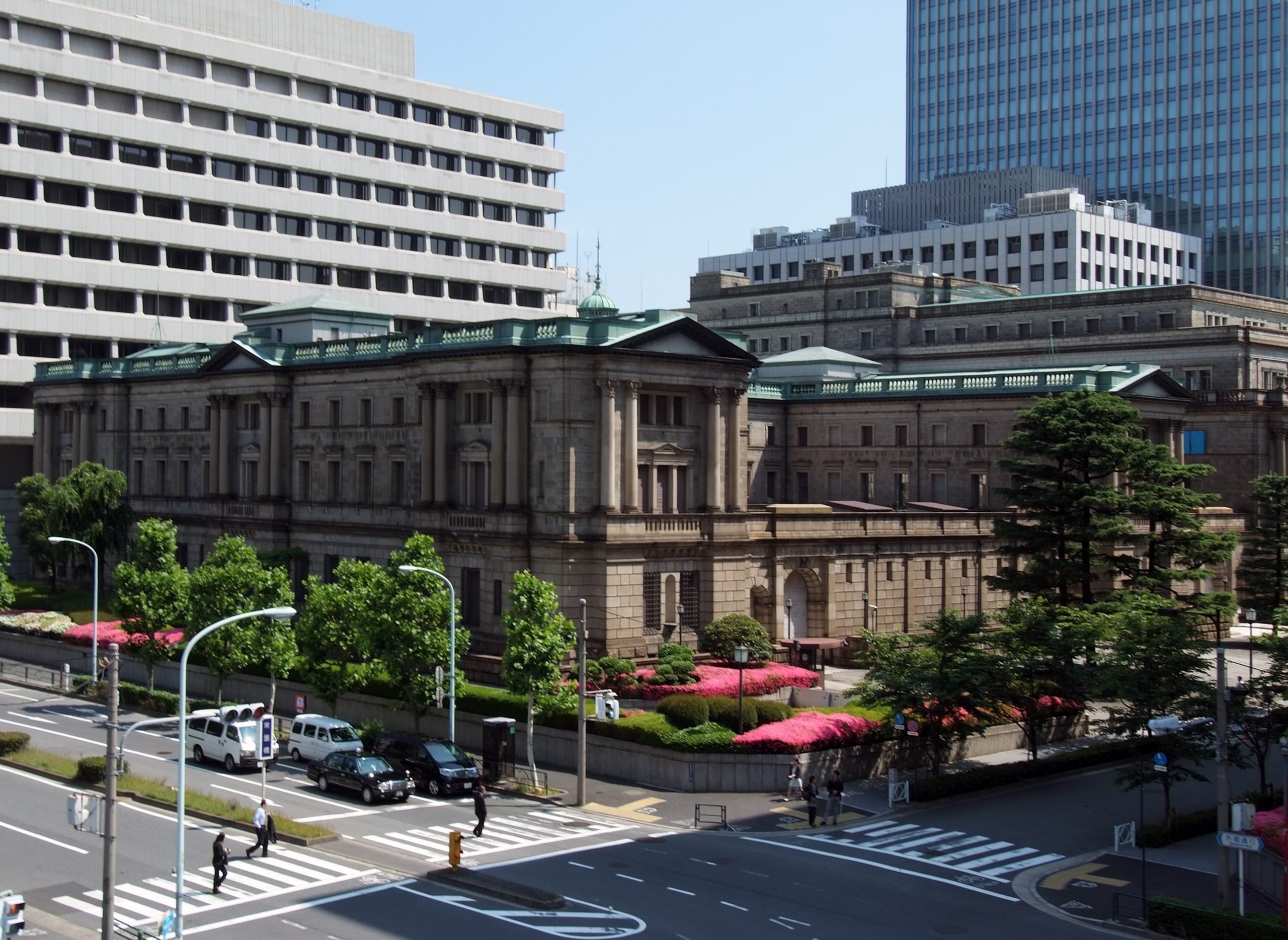 BC do Japão descarta alta dos juros em breve e alerta para riscos financeiros e ao crescimento