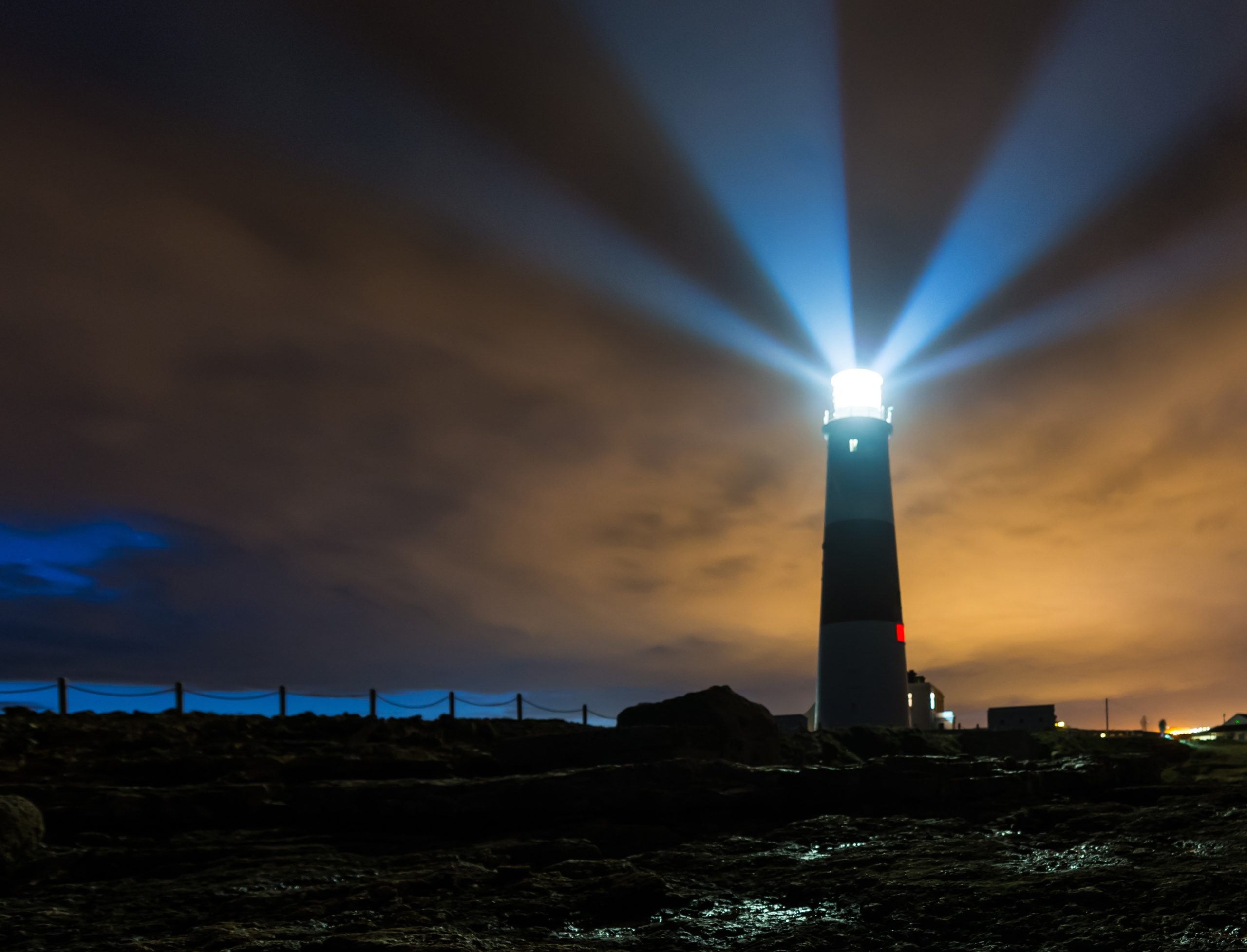 E se existisse um farol para guiar alienígenas até a Terra?