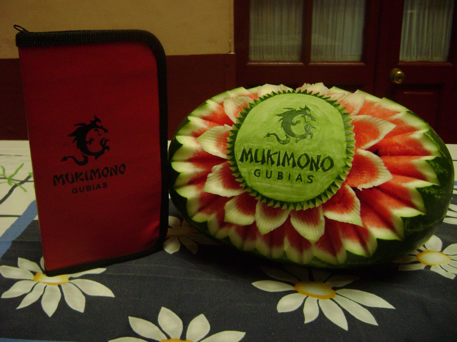Mukimono: A Arte Japonesa de Esculpir Frutas e Vegetais