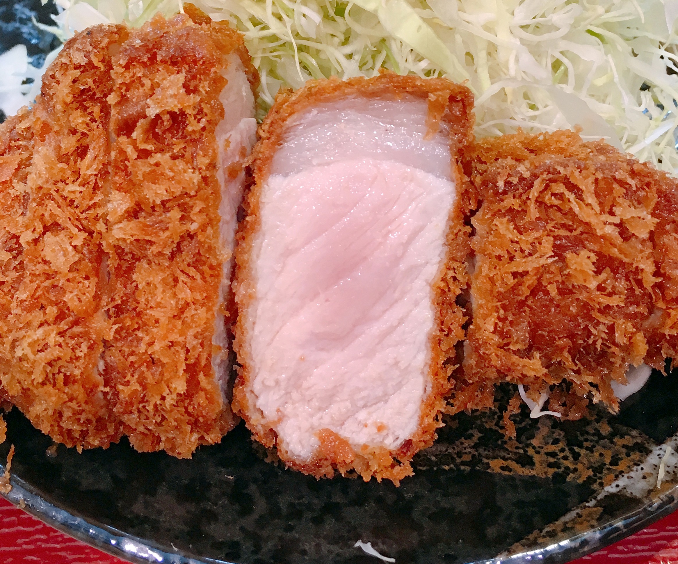 Receita de Tonkatsu: lombo de porco empanado com molho