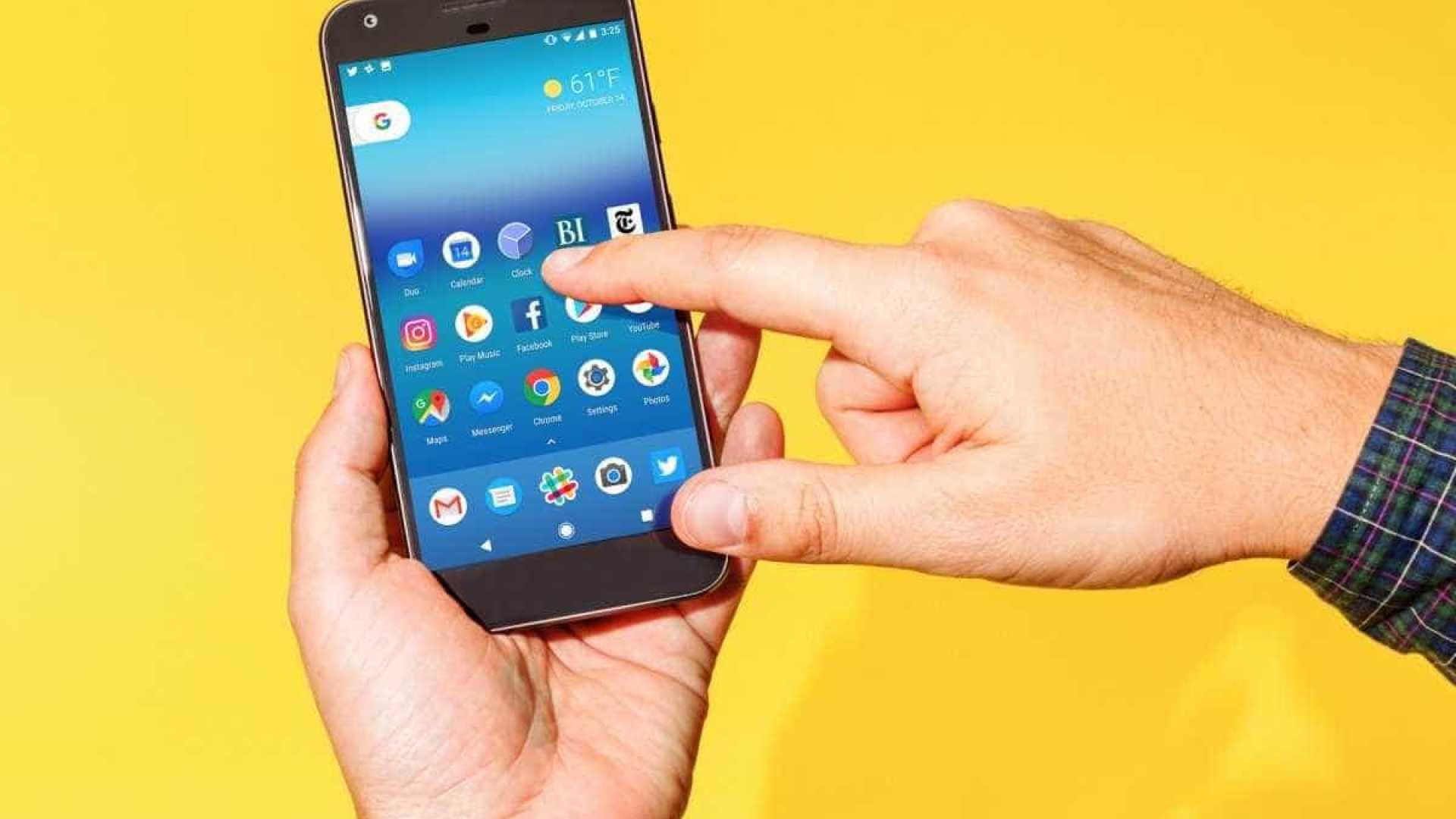 Google descobre qual cor gasta mais bateria na tela de smartphones
