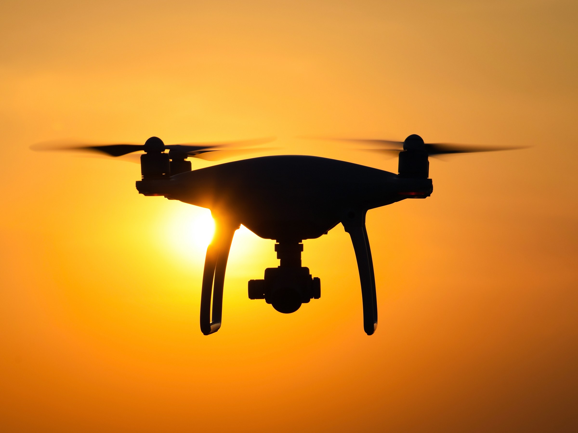 Cientistas desenvolvem drone capaz de se adaptar e mudar de forma durante voo