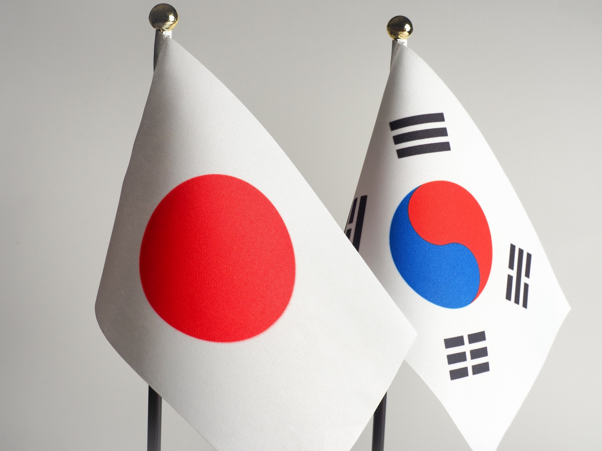 A situação dos trabalhadores estrangeiros no Japão e na Coreia do Sul