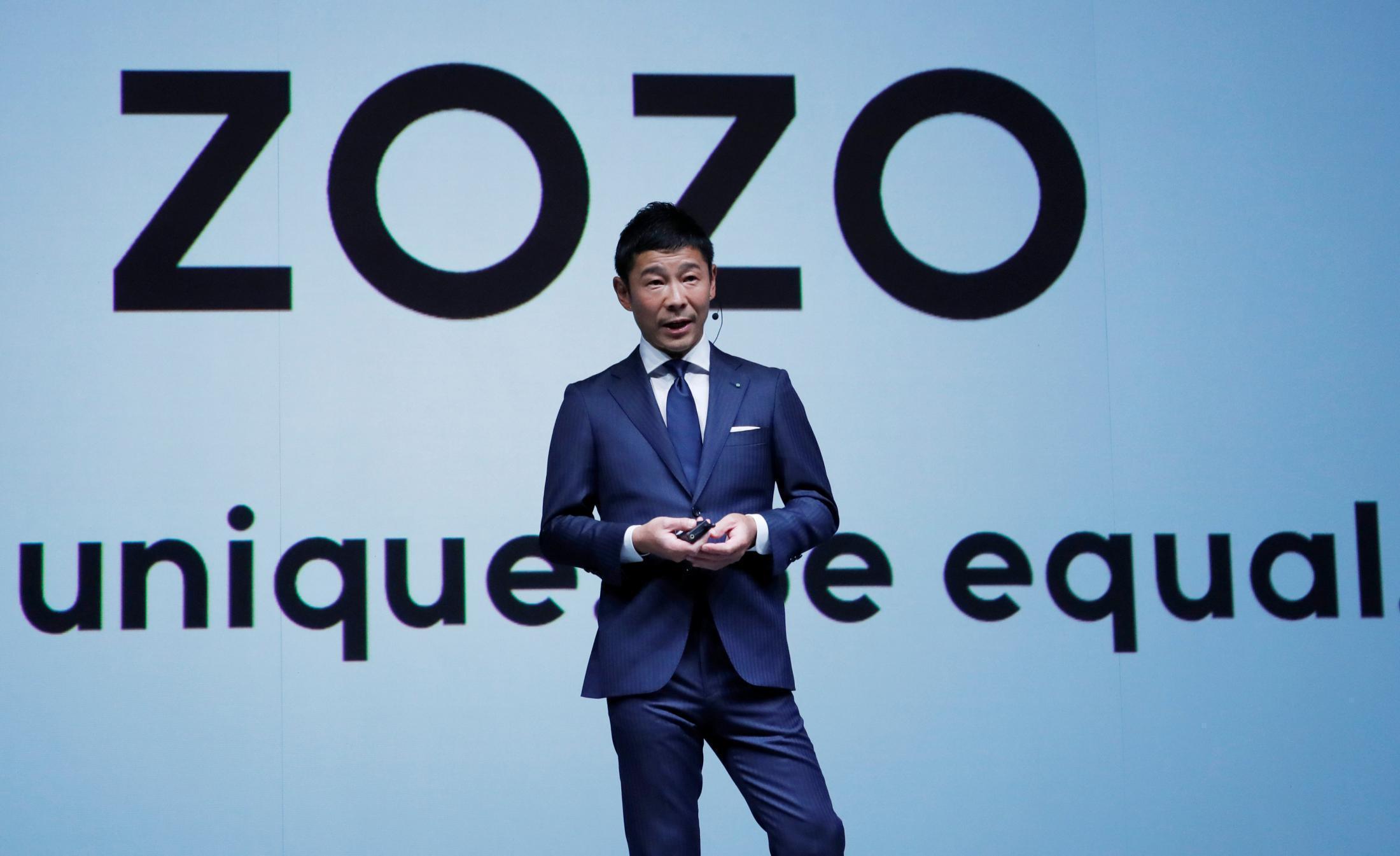 Bilionário japonês oferece dinheiro pelo Twitter e ganha milhões de retweets