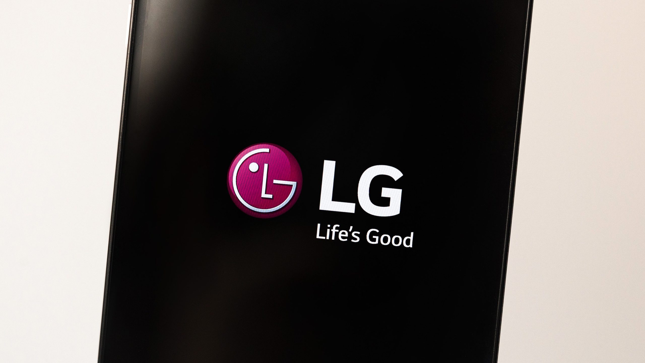 LG também tem patente de tela dobrável e aparelho multifunção