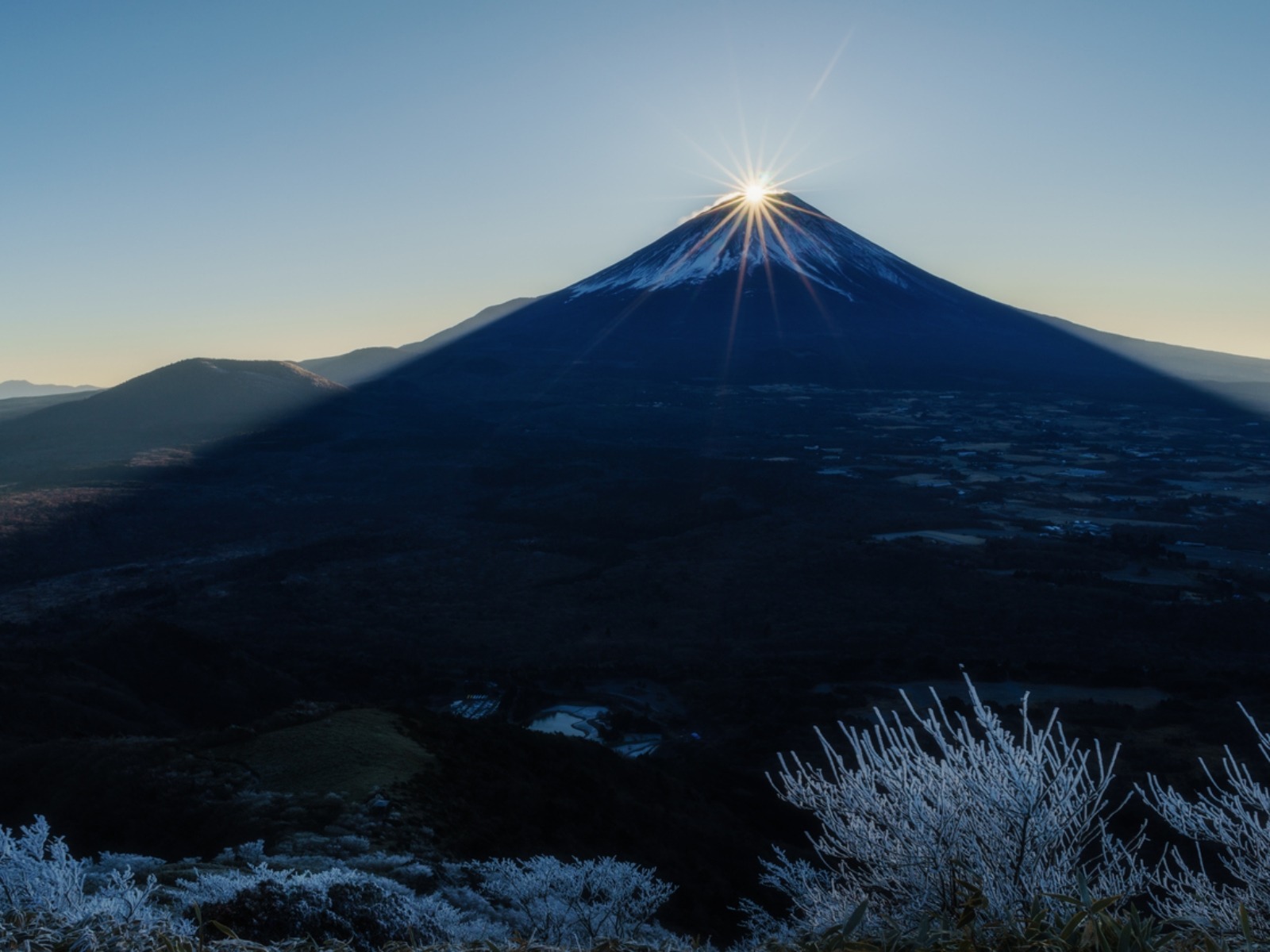 Pico do Monte Fuji tem fenômeno Diamante Fuji