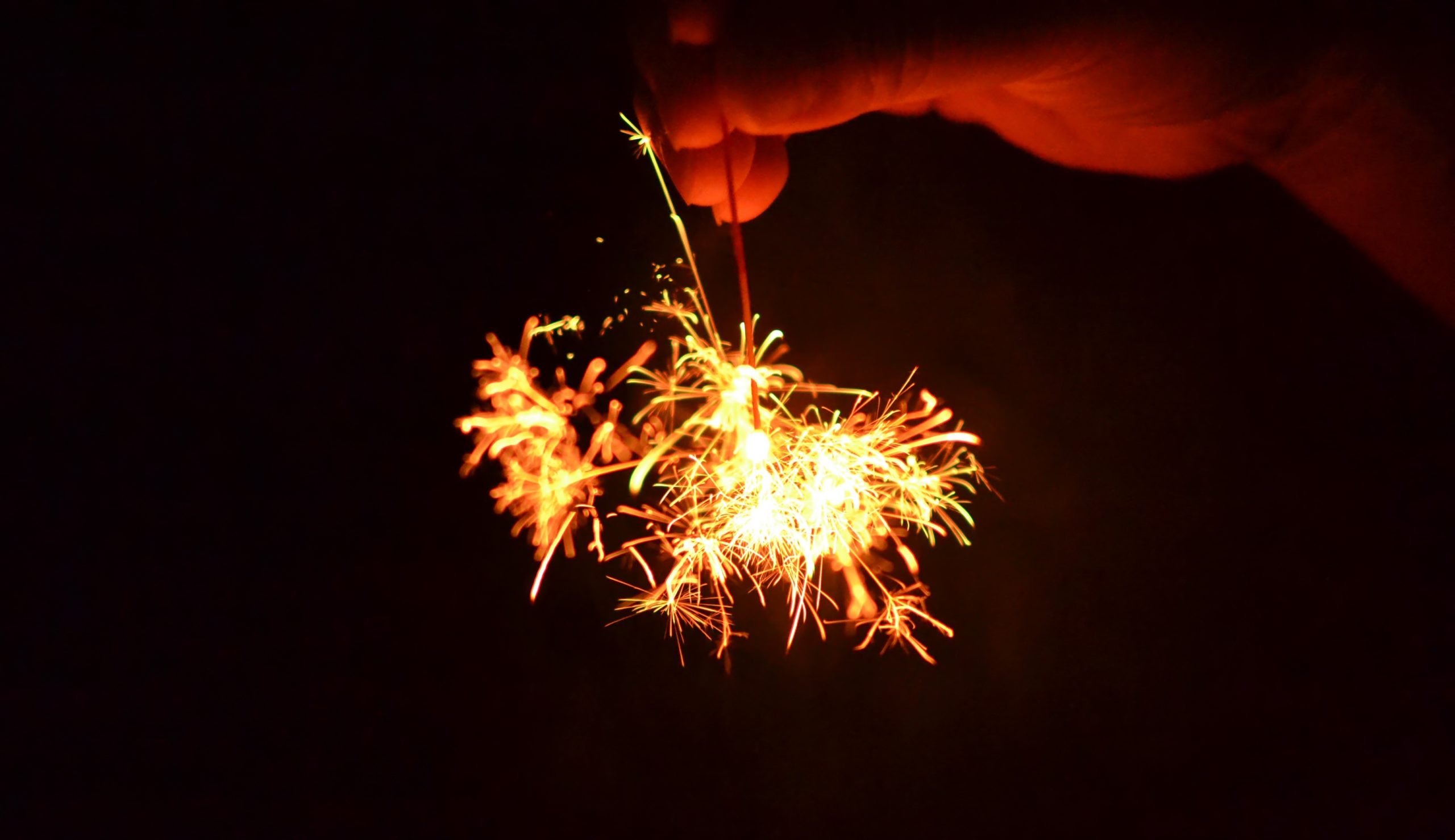 Guia de como comprar e usar o hanabi (fogos de artifício) para os filhos