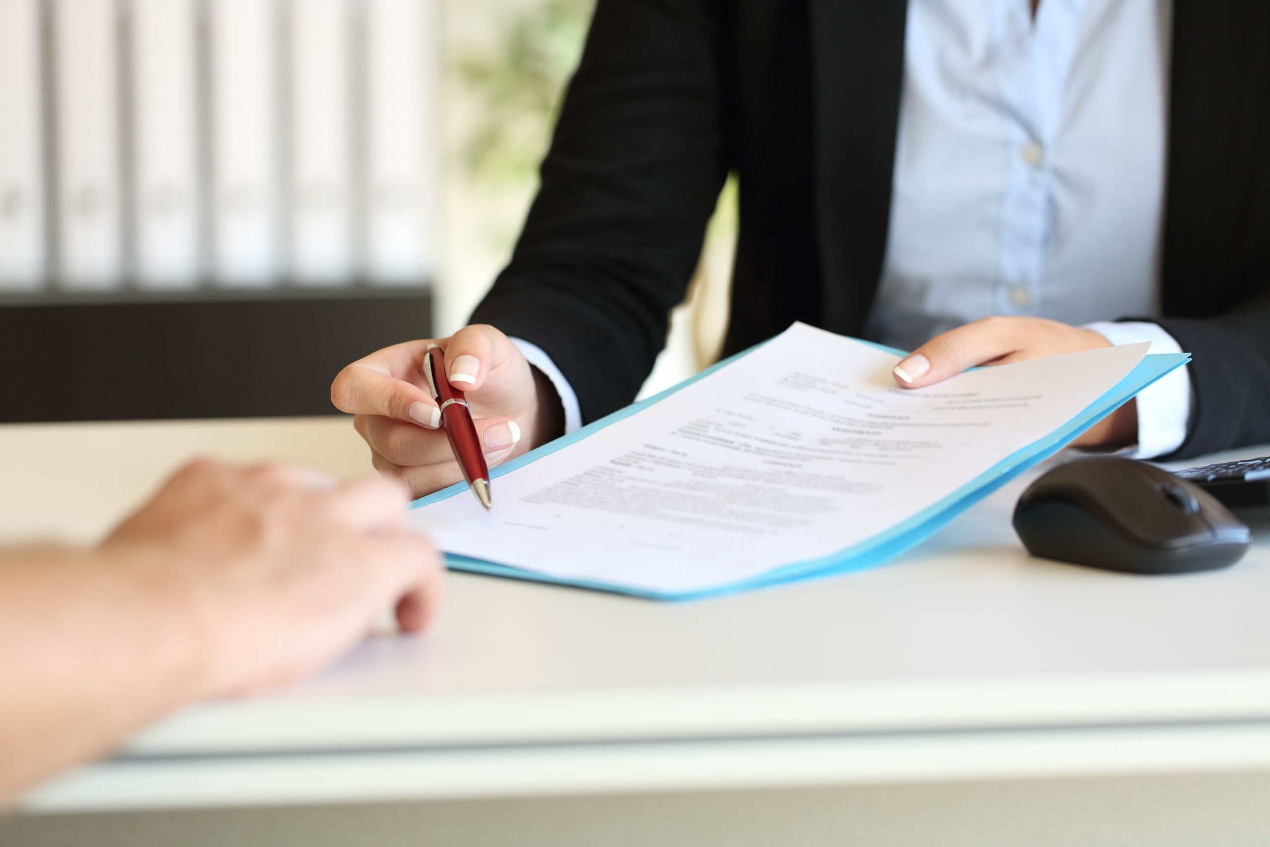 Saiba o que é necessário e o procedimento para fazer uma procuração