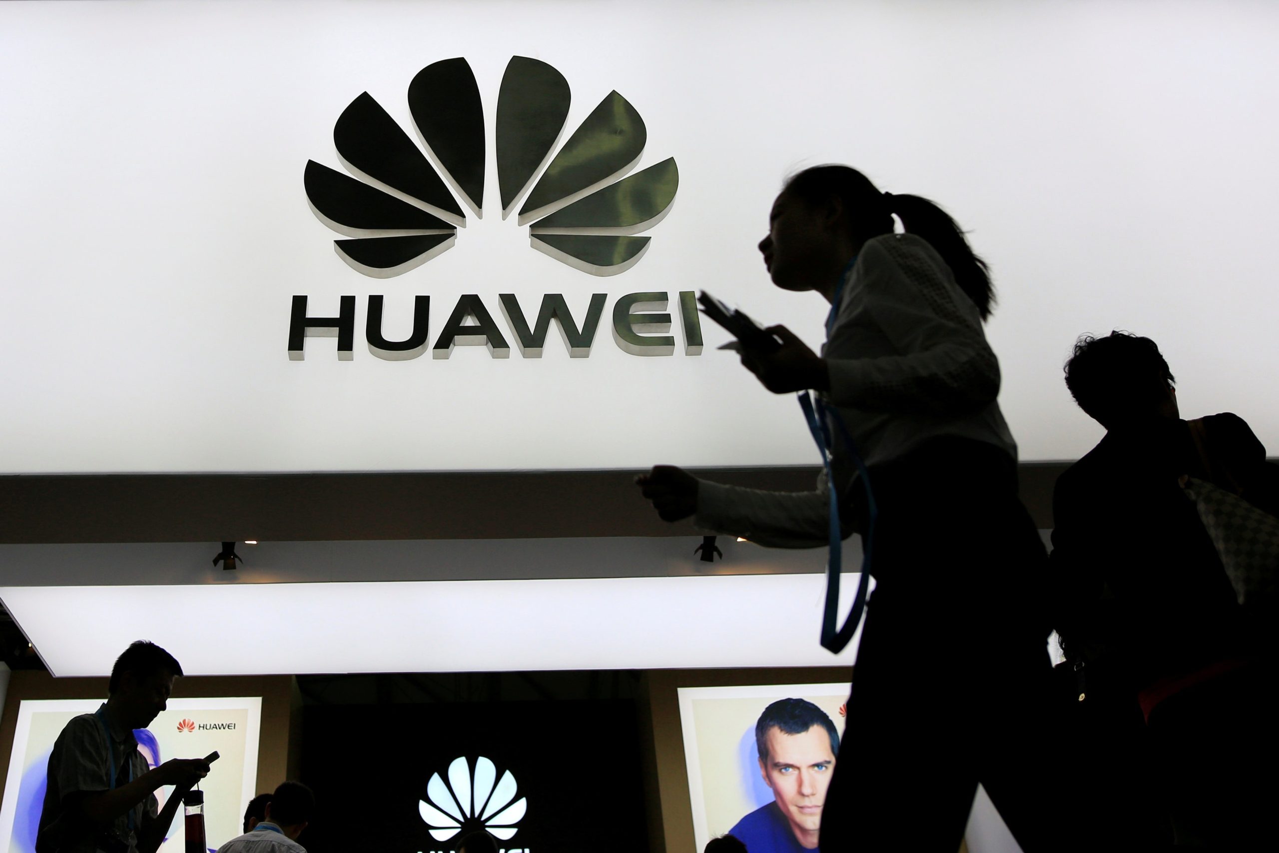 Fundador da Huawei nega que empresa pratique espionagem