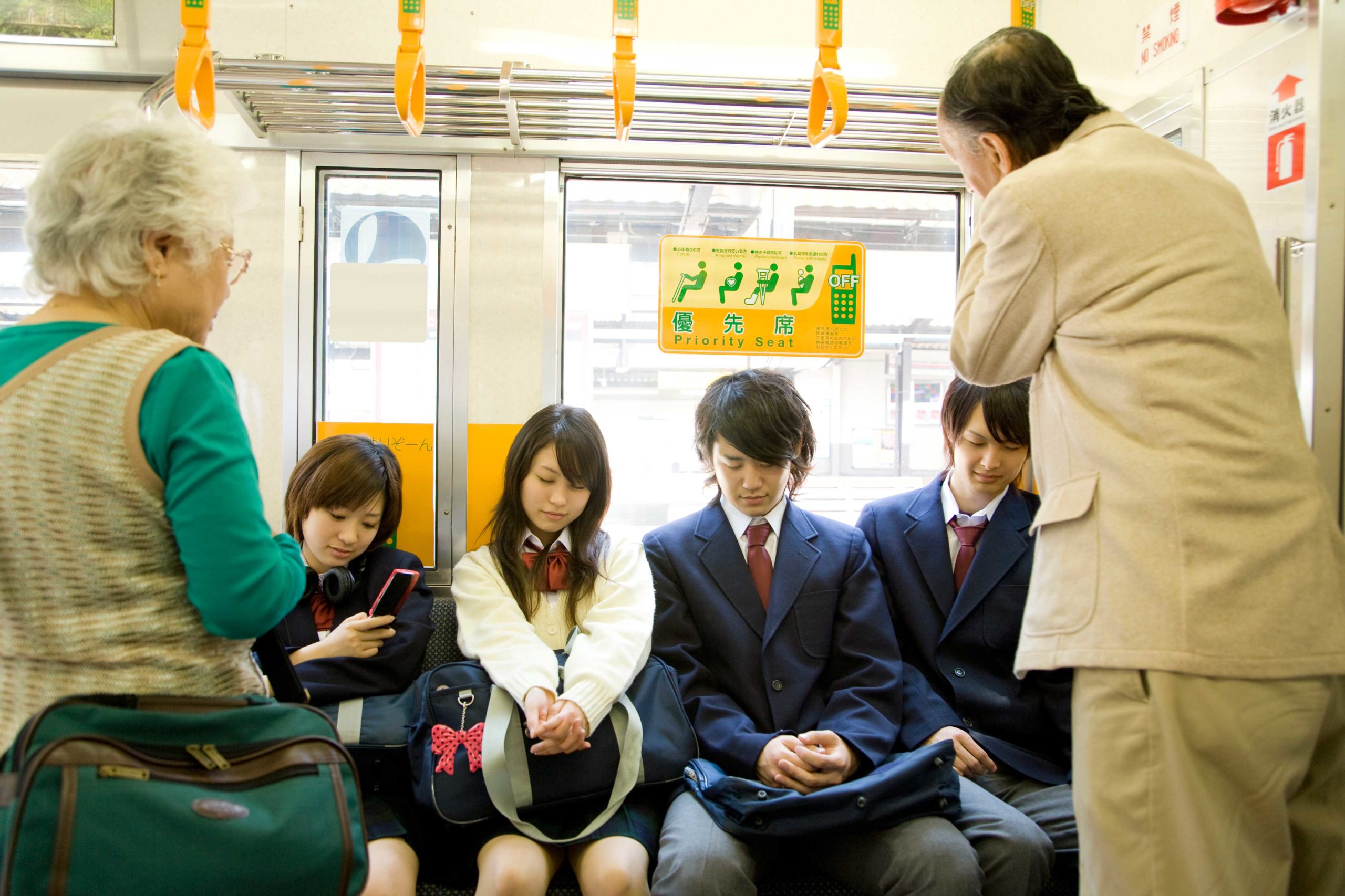 A prioridade dos assentos em transportes públicos no Japão