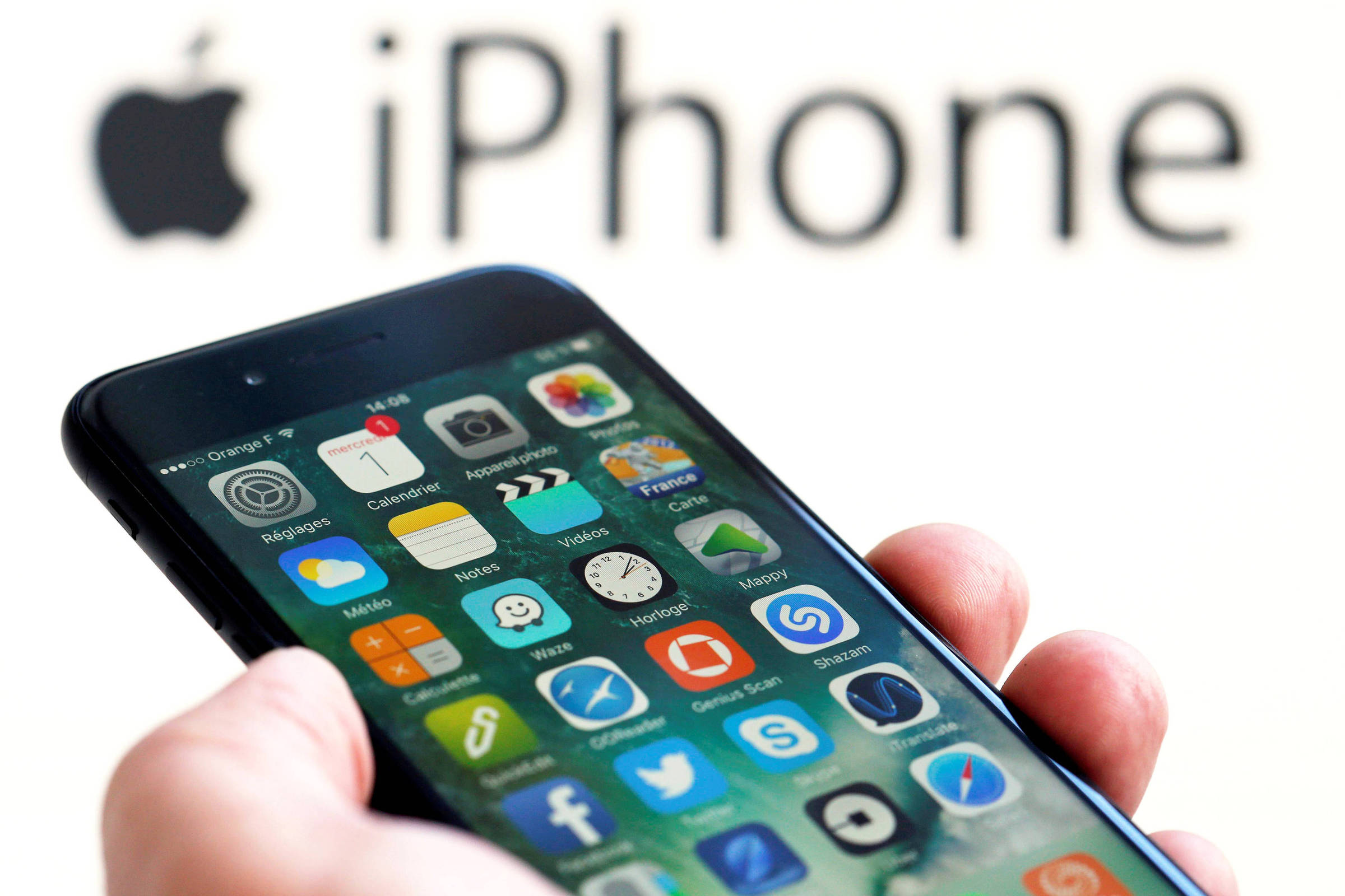 Apple possui patente para smartphone que dobra para os dois lados