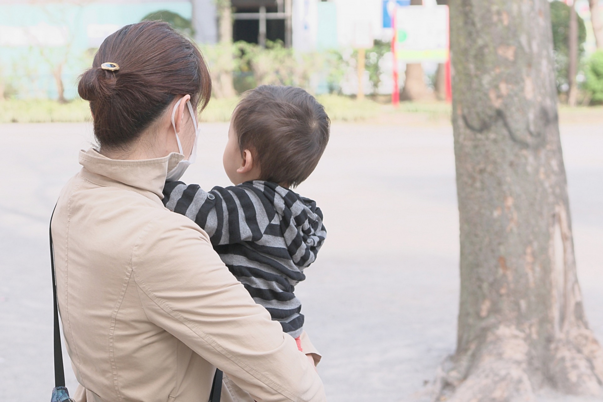 A dura realidade das mães com filhos no Japão