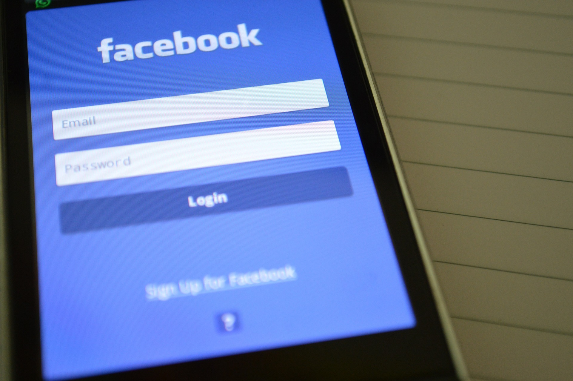 Facebook possui lista de usuários e de ex-funcionários considerados suspeitos