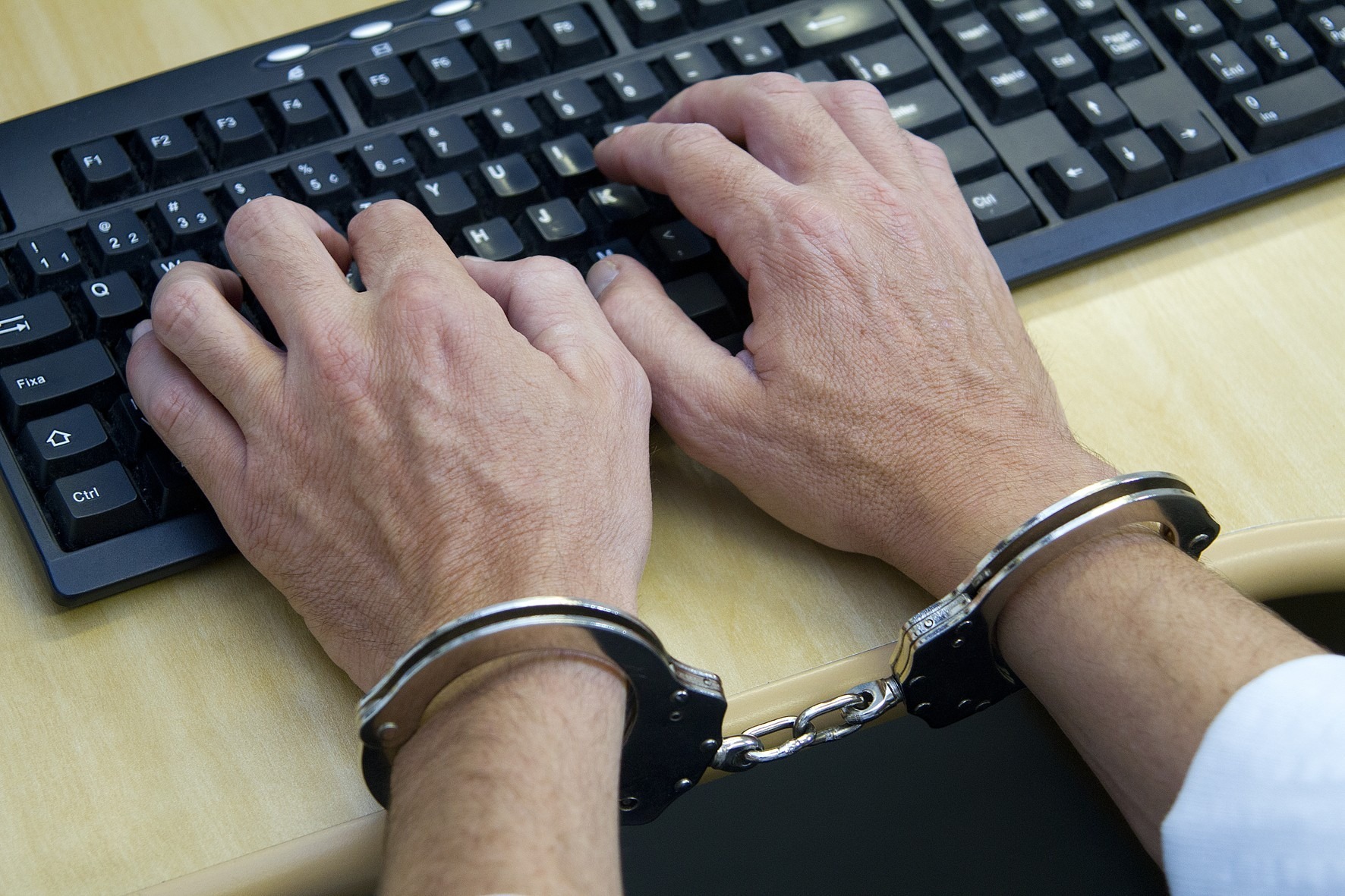 Prevenção contra crimes na internet para residentes no Japão
