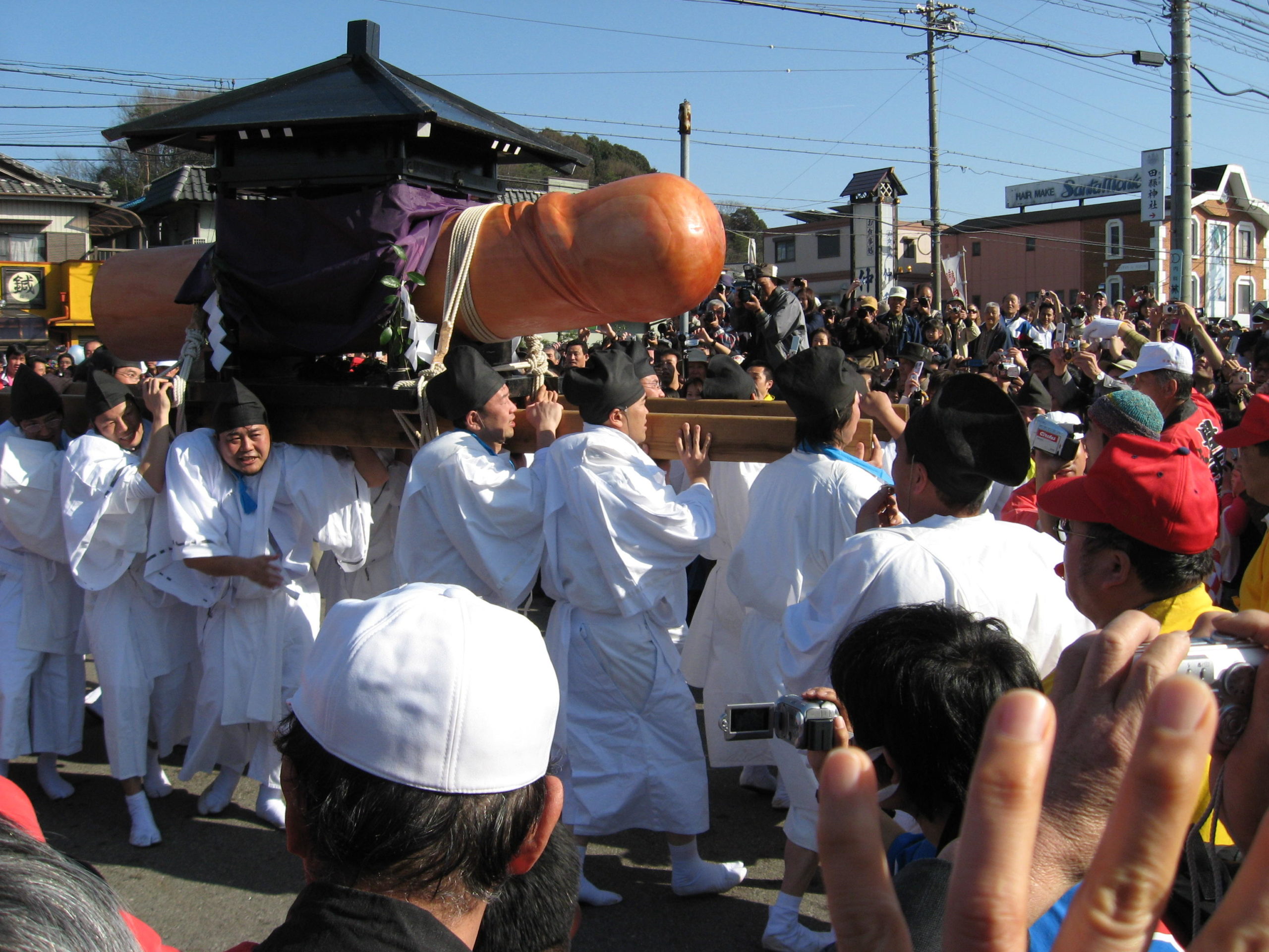 O famoso festival japonês do pênis gigante