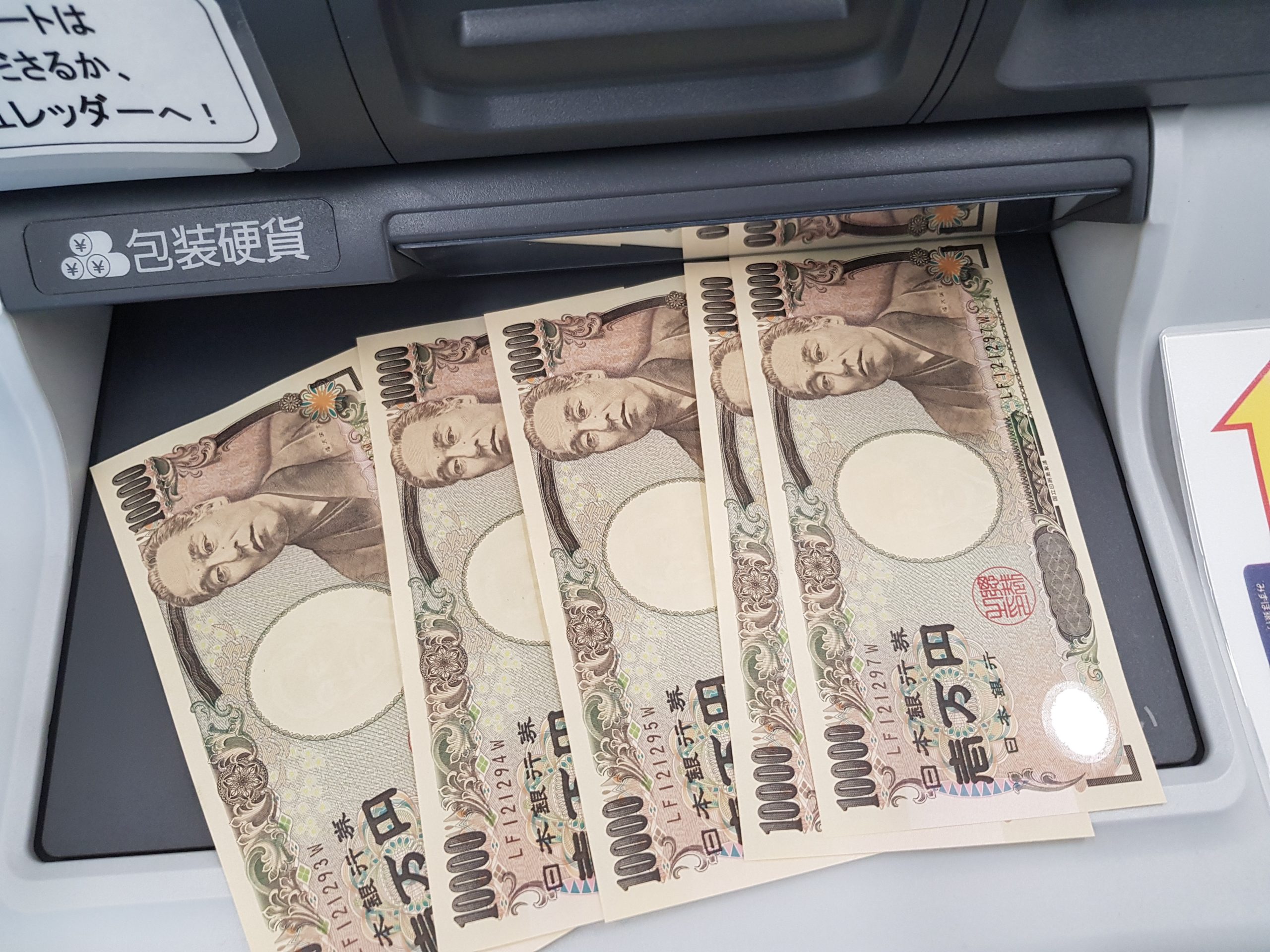 Quem são as pessoas que aparecem nas notas de iene, do Japão?