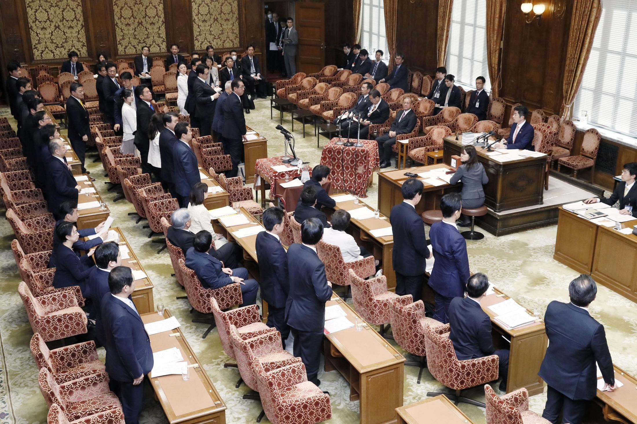 Câmara baixa do parlamento japonês aprova revisão na lei que torna creches e jardins de infância gratuitos