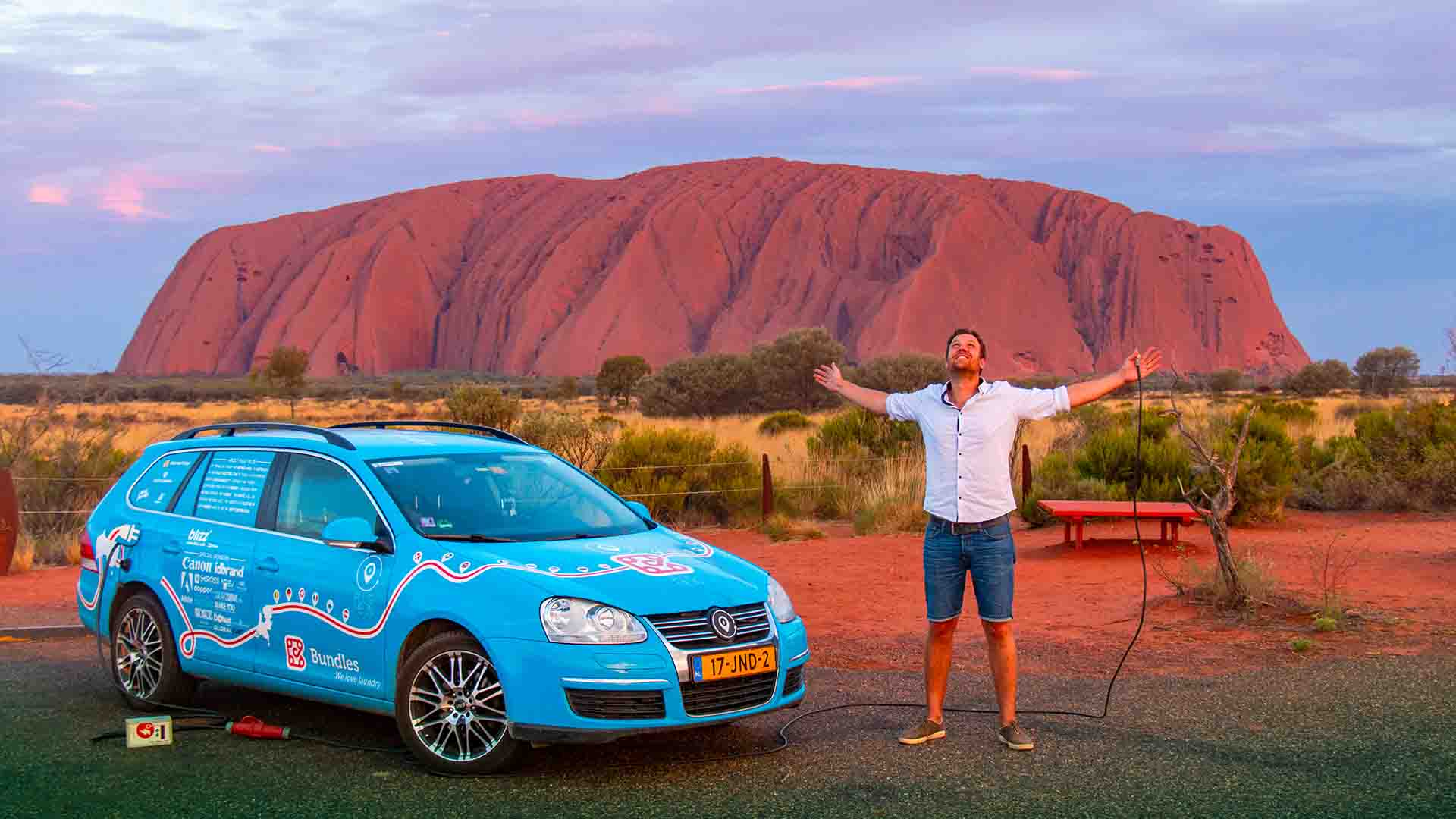 Depois de 3 anos termina viagem de carro elétrico mais longa do mundo
