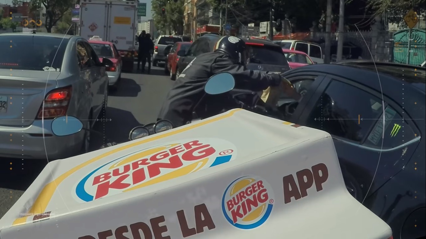 Burger King começa a realizar entregas no trânsito
