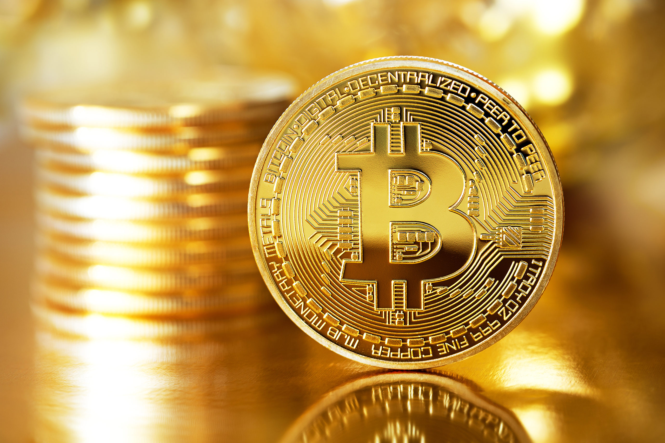 Bitcoin volta a se valorizar e ultrapassa seu “valor real”, segundo especialistas