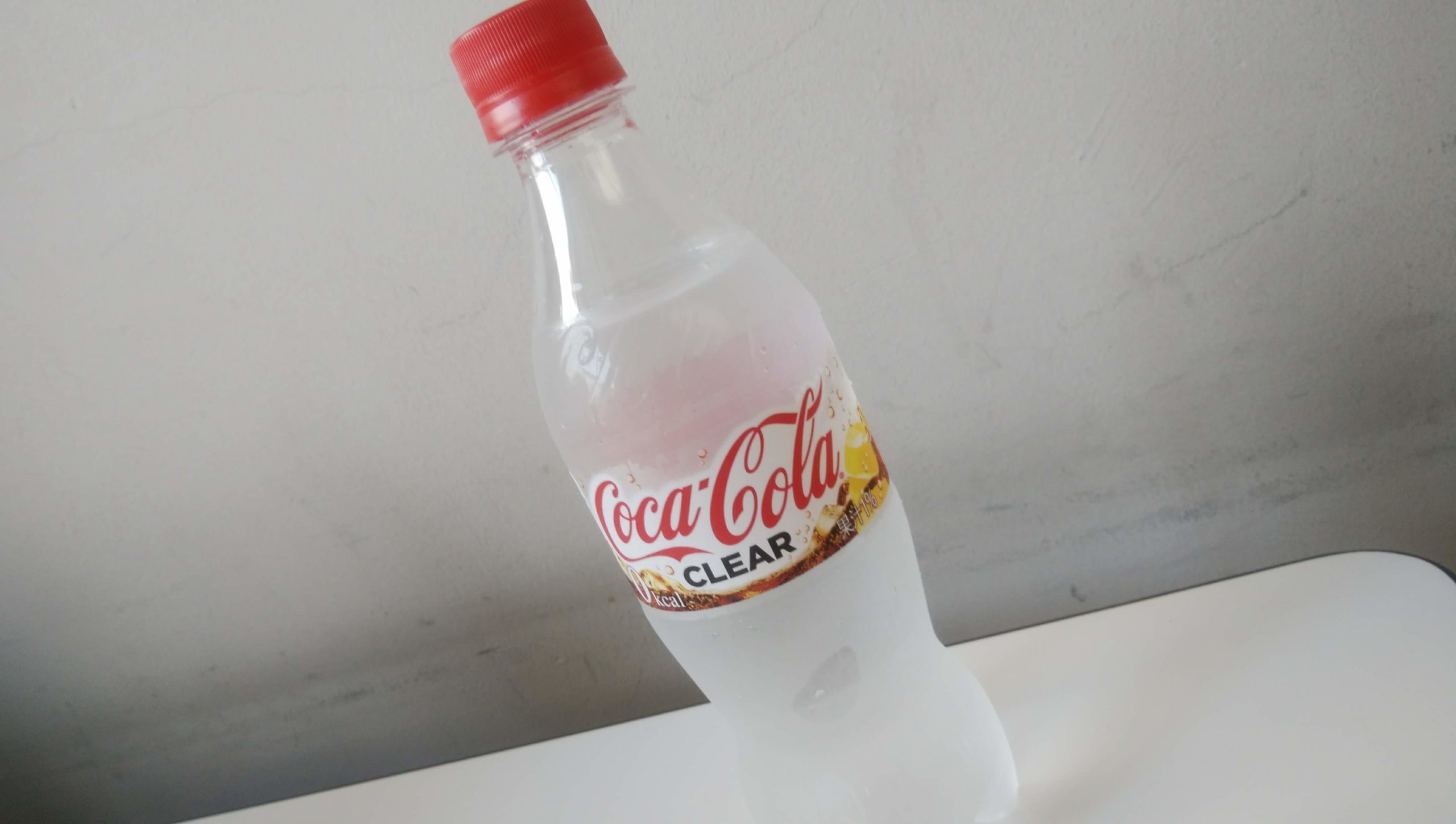 Coca-Cola transparente é nova febre no Japão: parece água, mas tem gosto do refrigerante