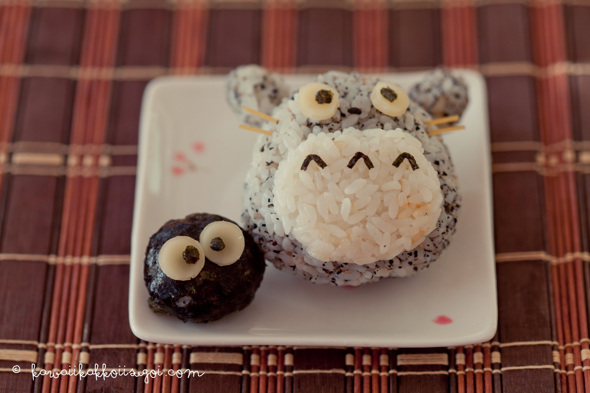 Aprenda a fazer Onigiri Totoro e muitas outras receitas fácil fácil