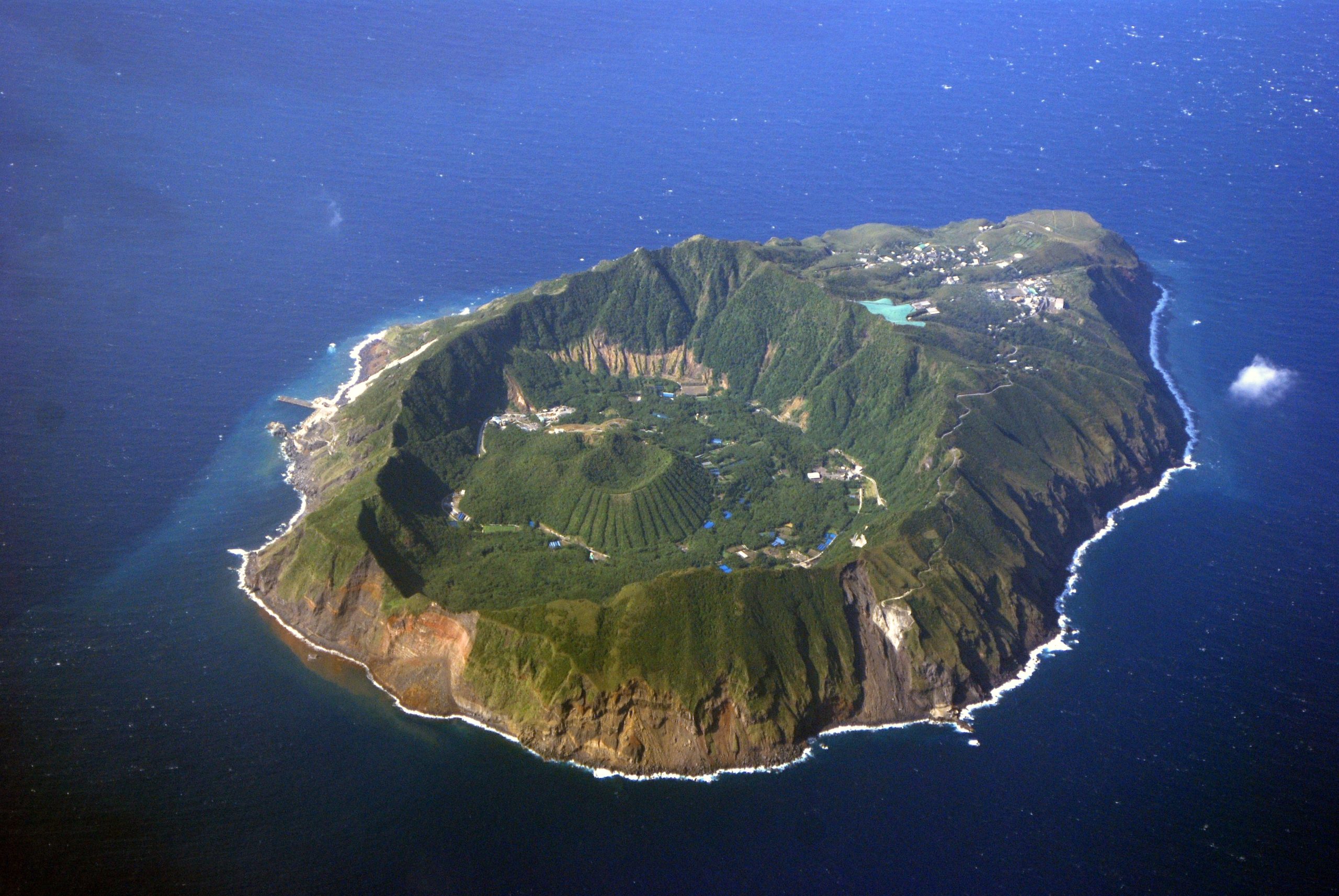 Aogashima – Vivendo dentro da cratera de um vulcão