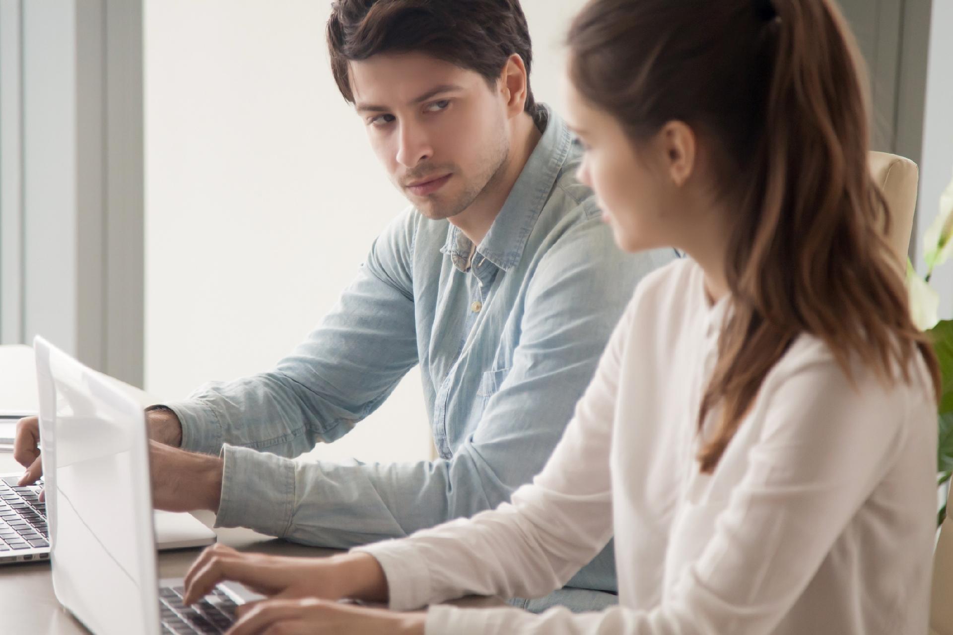 Por que as pessoas se apaixonam com frequência por colegas de trabalho?