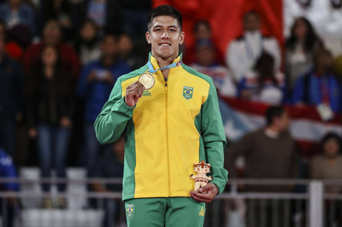 Nascido no Japão, ouro no judô ‘largou tudo’ para lutar pelo Brasil