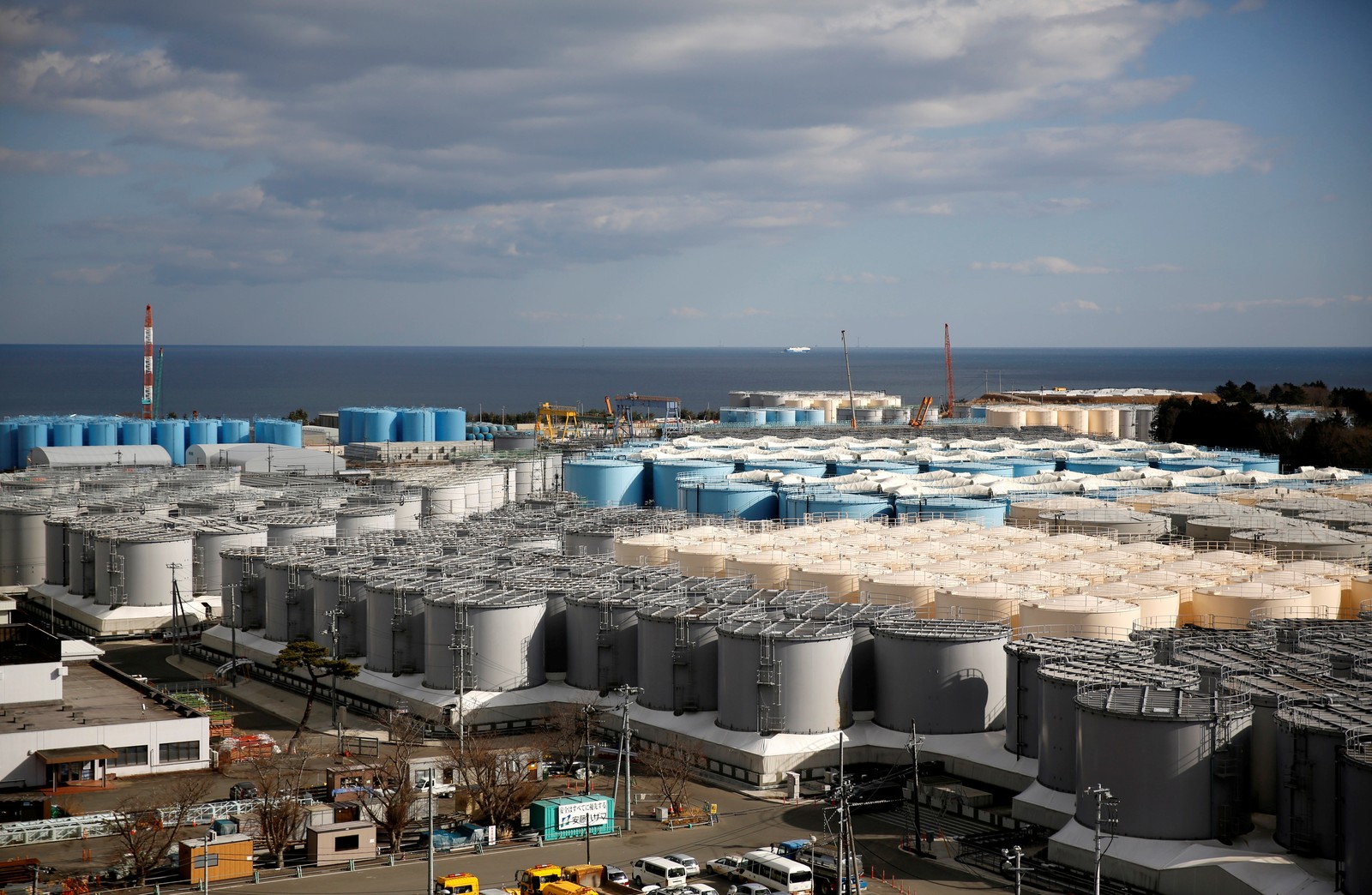 Japão terá que descartar água radioativa da usina nuclear de Fukushima no Pacífico, diz ministro