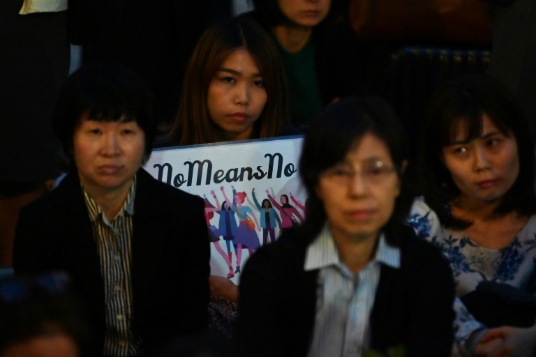 Manifestantes acusam Japão de não proteger mulheres vítimas de estupro